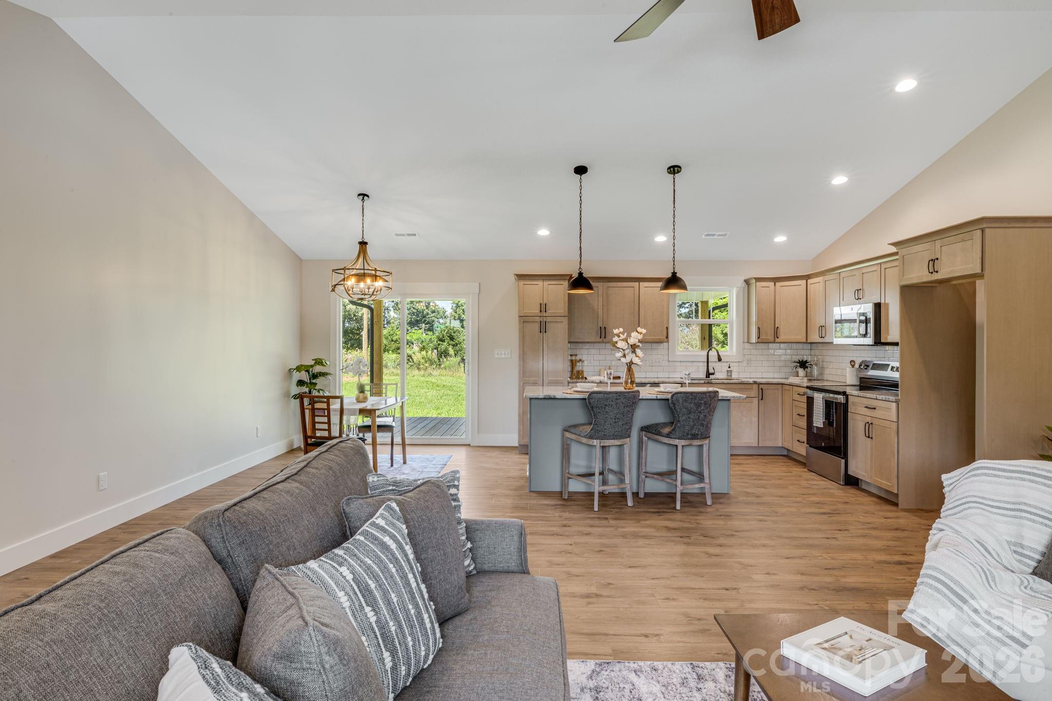 735 Jupiter Road Property Photo 15