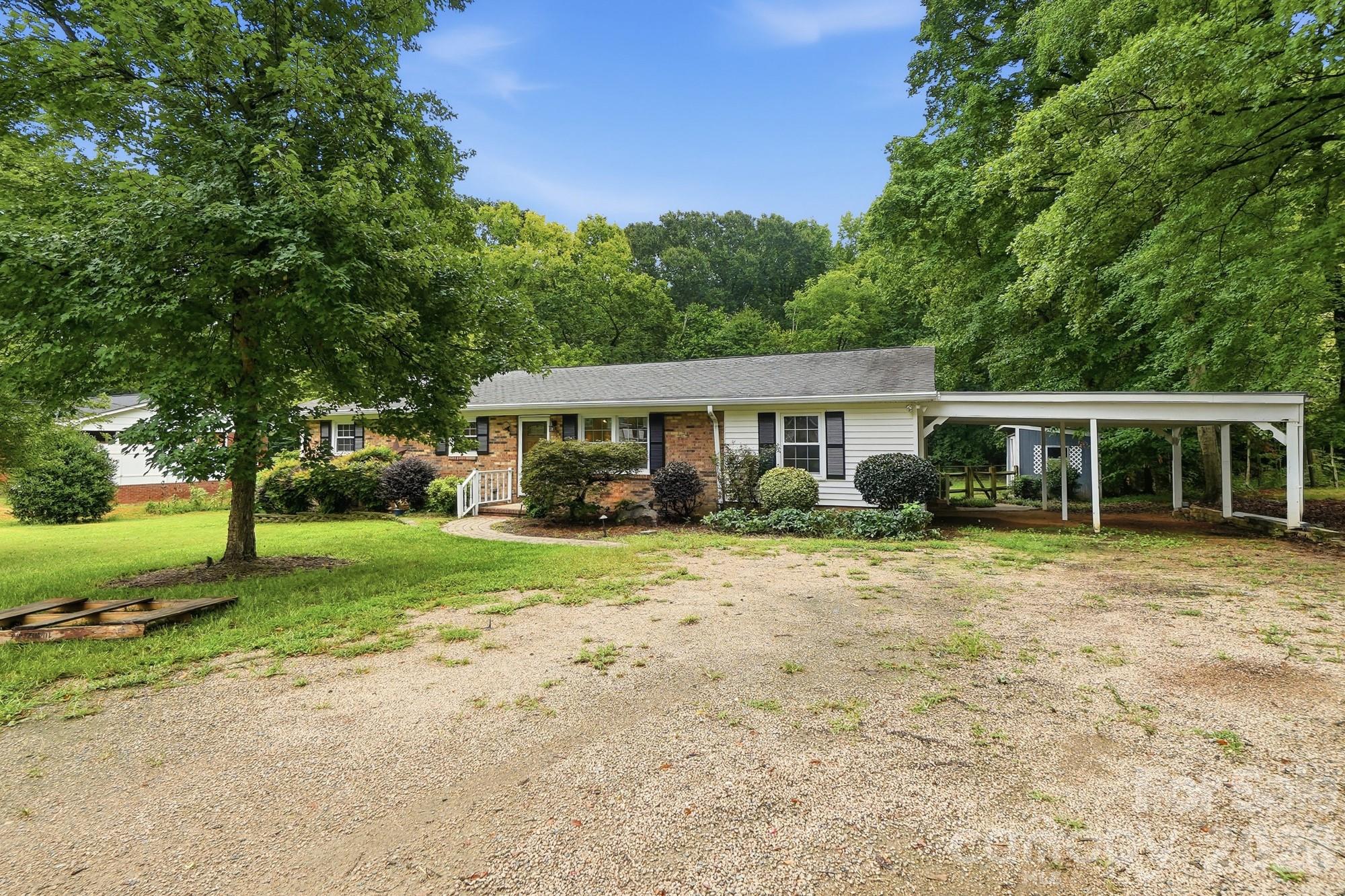 6081 Cambridge Drive Property Photo 3