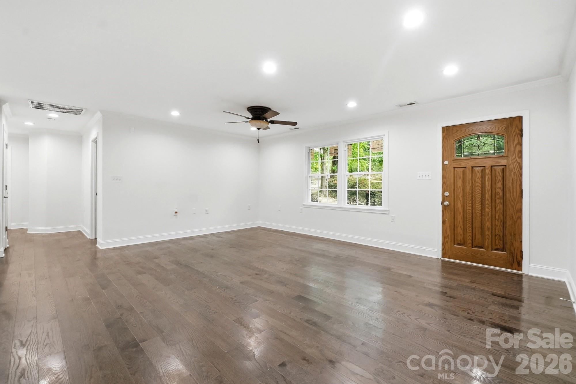 6081 Cambridge Drive Property Photo 5