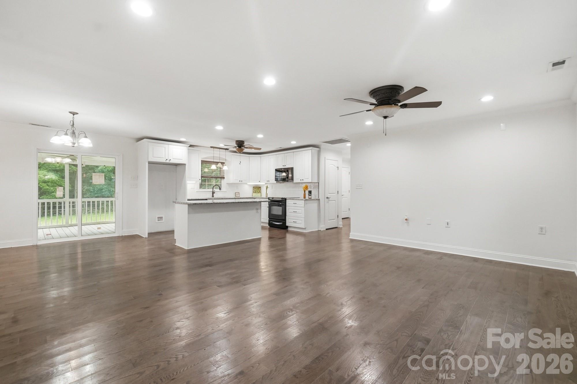 6081 Cambridge Drive Property Photo 6