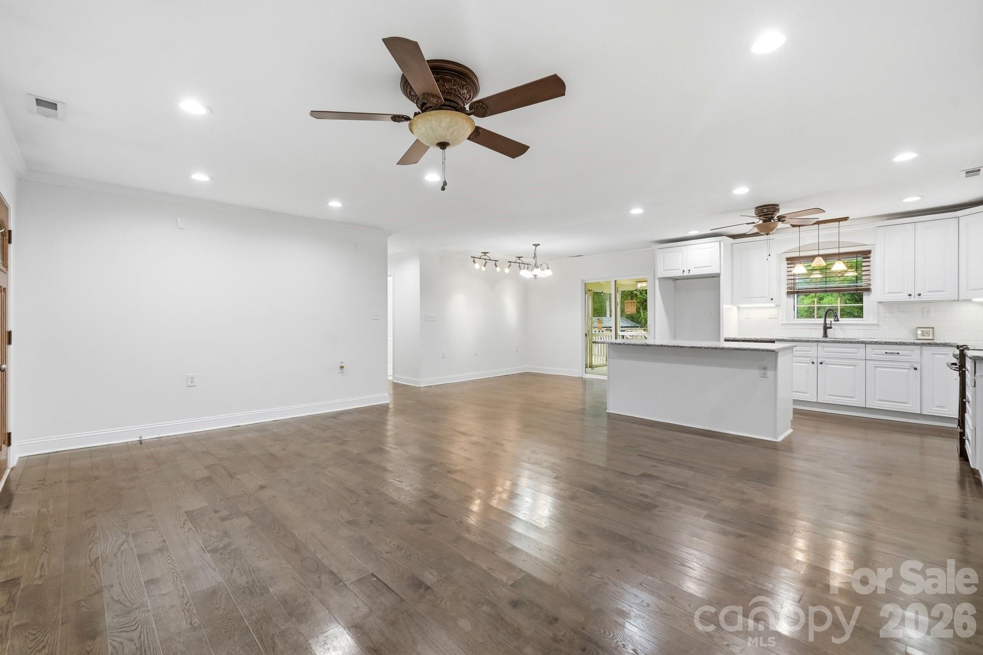 6081 Cambridge Drive Property Photo 7