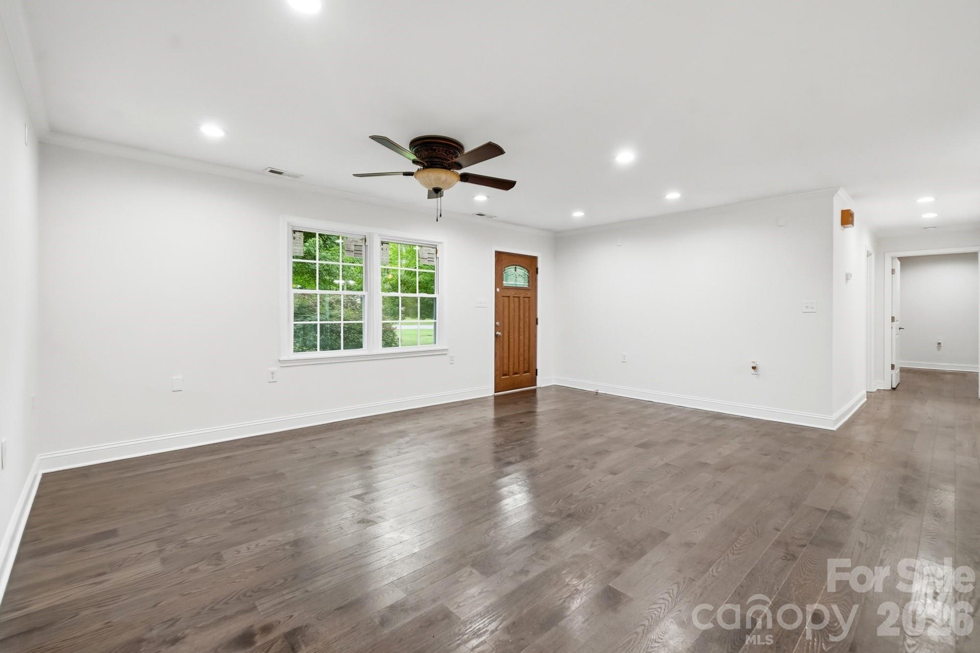 6081 Cambridge Drive Property Photo 8