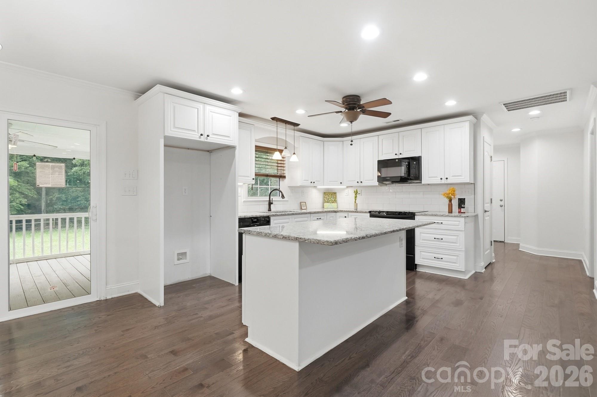 6081 Cambridge Drive Property Photo 9