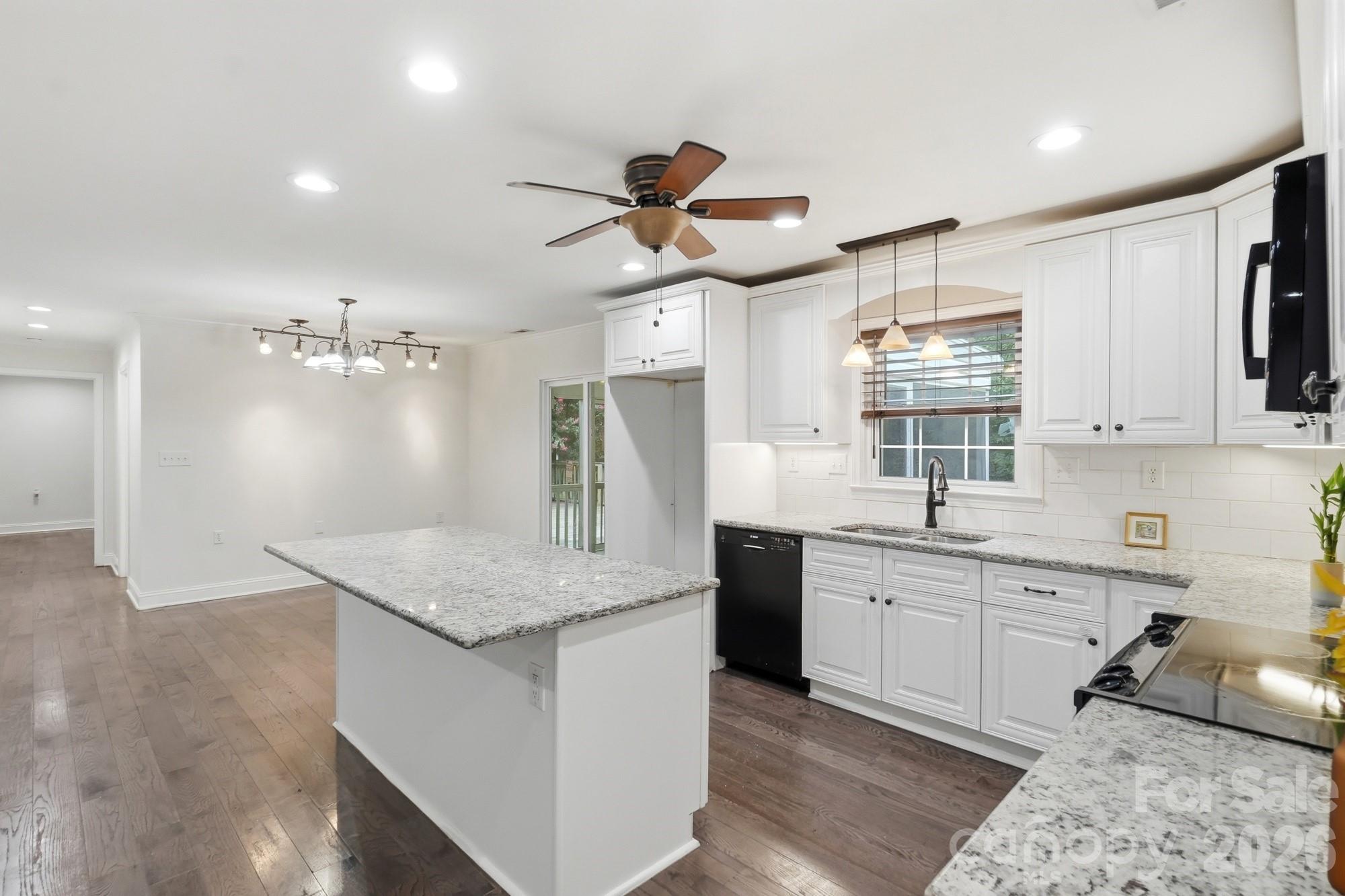 6081 Cambridge Drive Property Photo 10