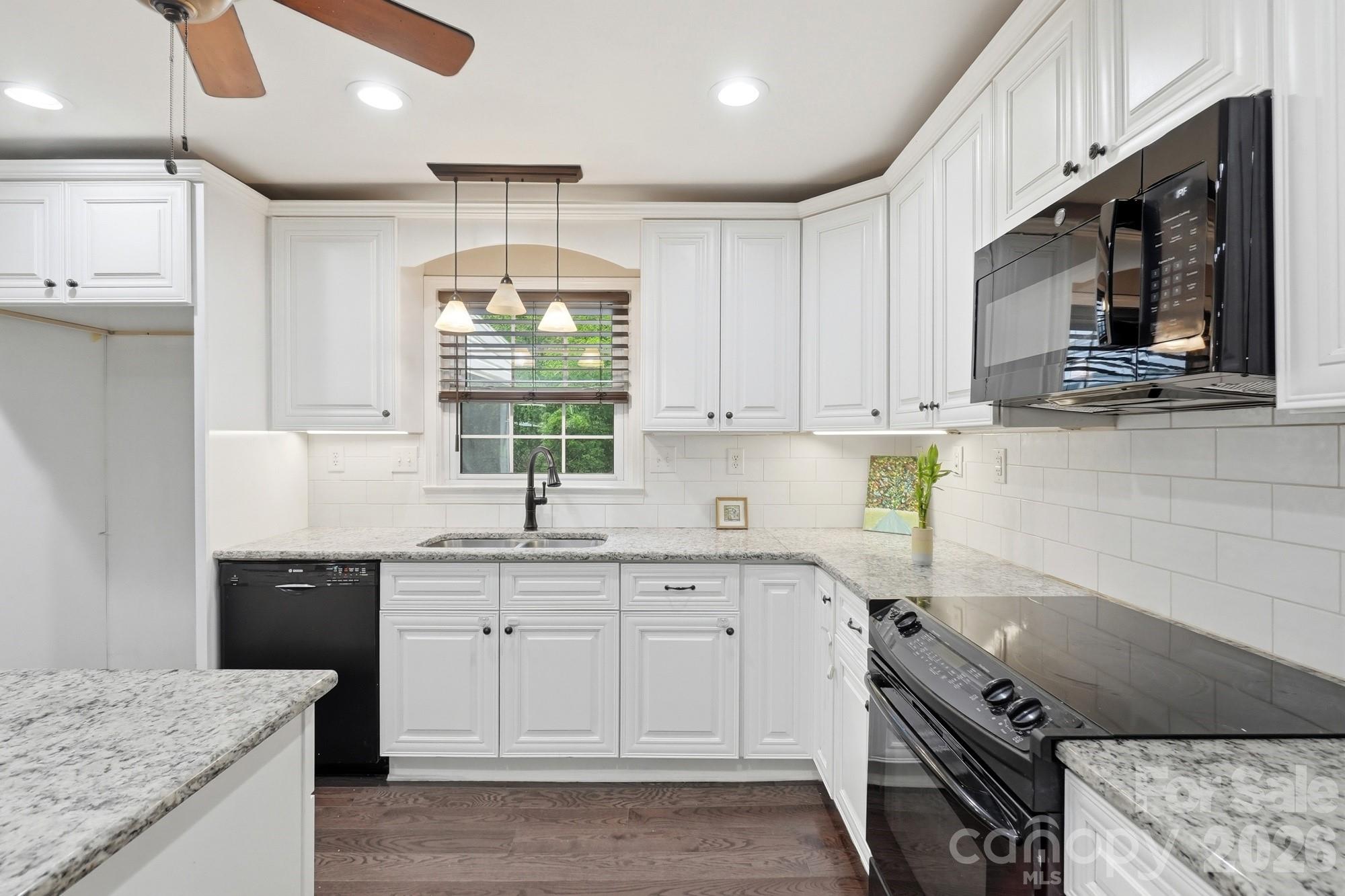 6081 Cambridge Drive Property Photo 11