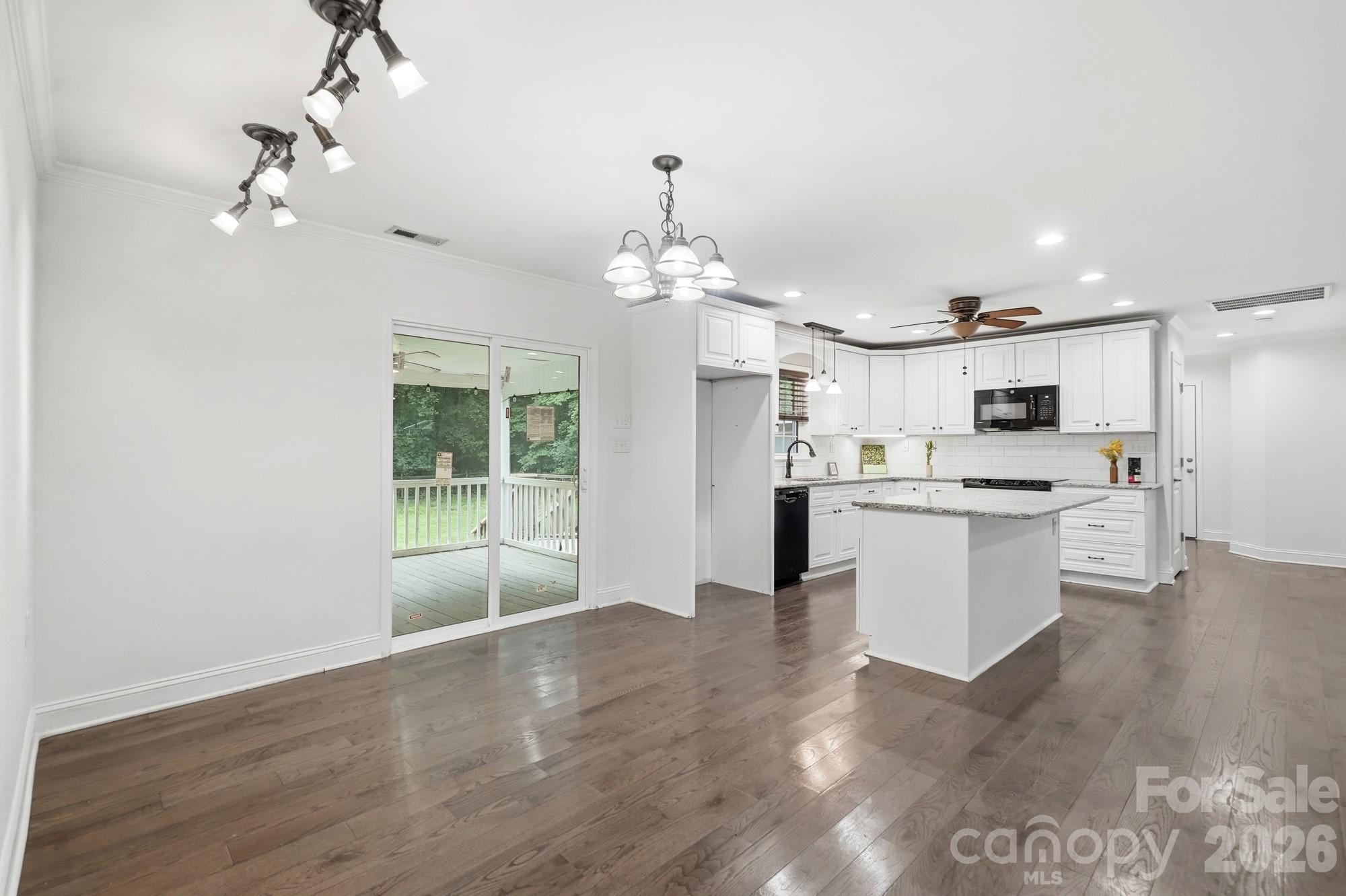 6081 Cambridge Drive Property Photo 15