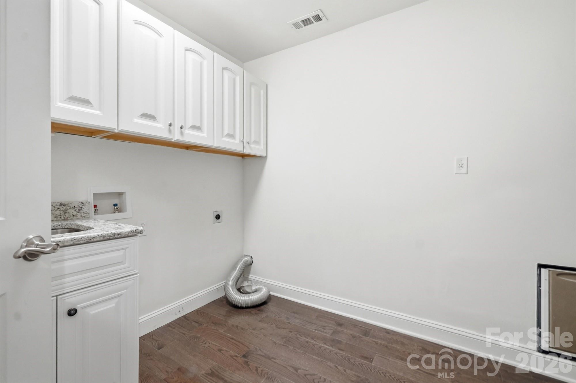6081 Cambridge Drive Property Photo 28
