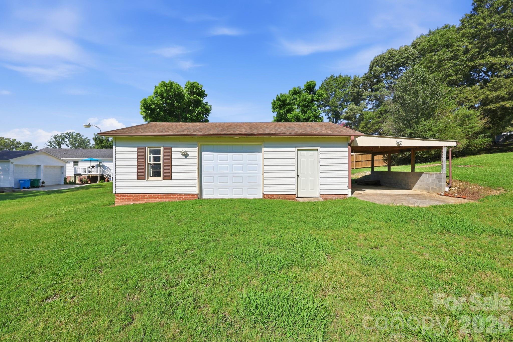 558 Snuggs Street Property Photo 3