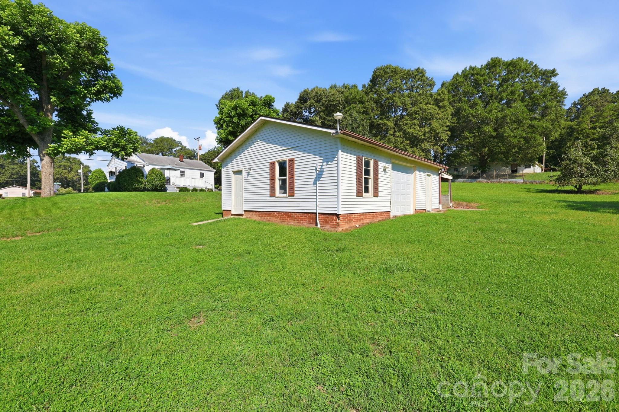 558 Snuggs Street Property Photo 5