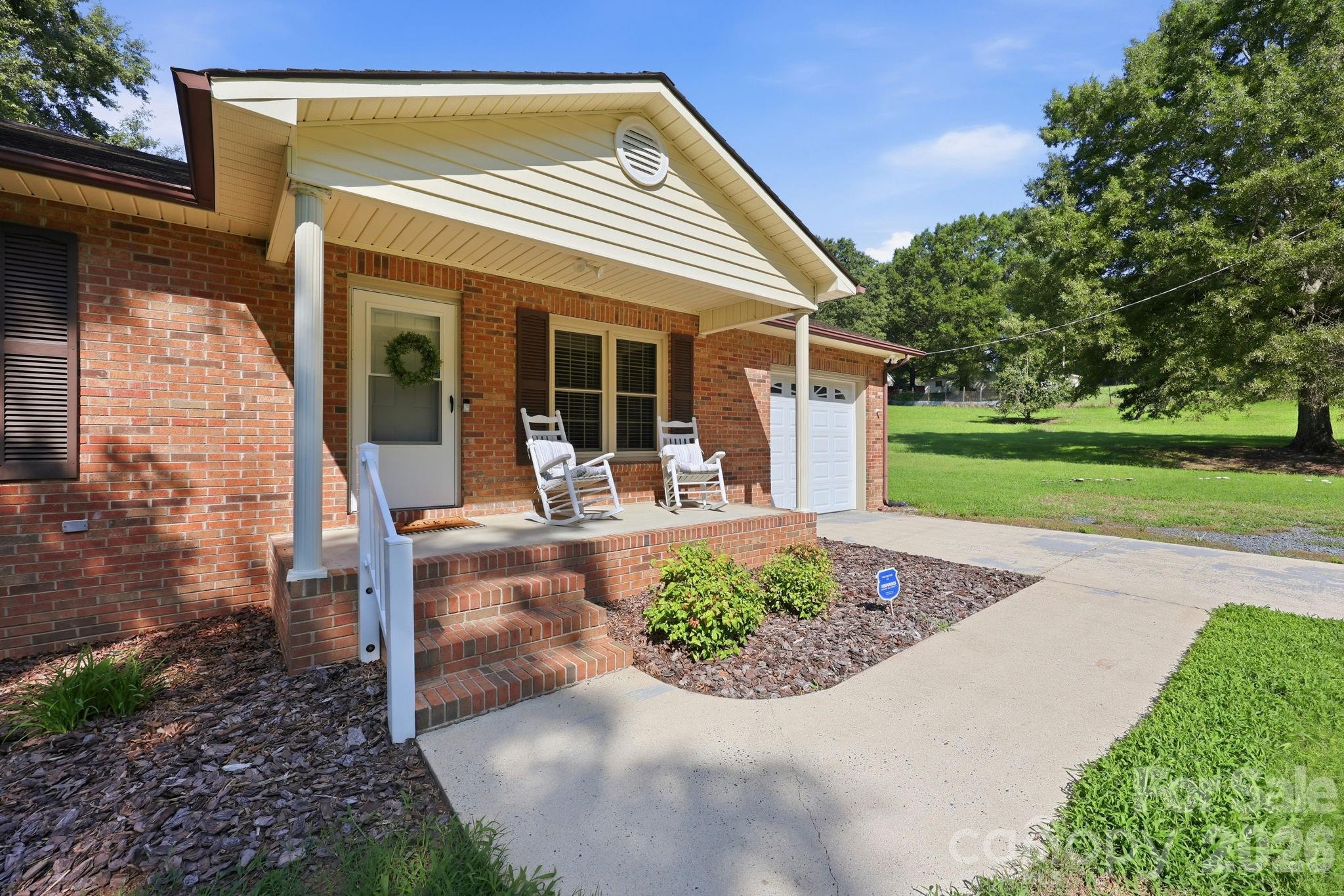 558 Snuggs Street Property Photo 13