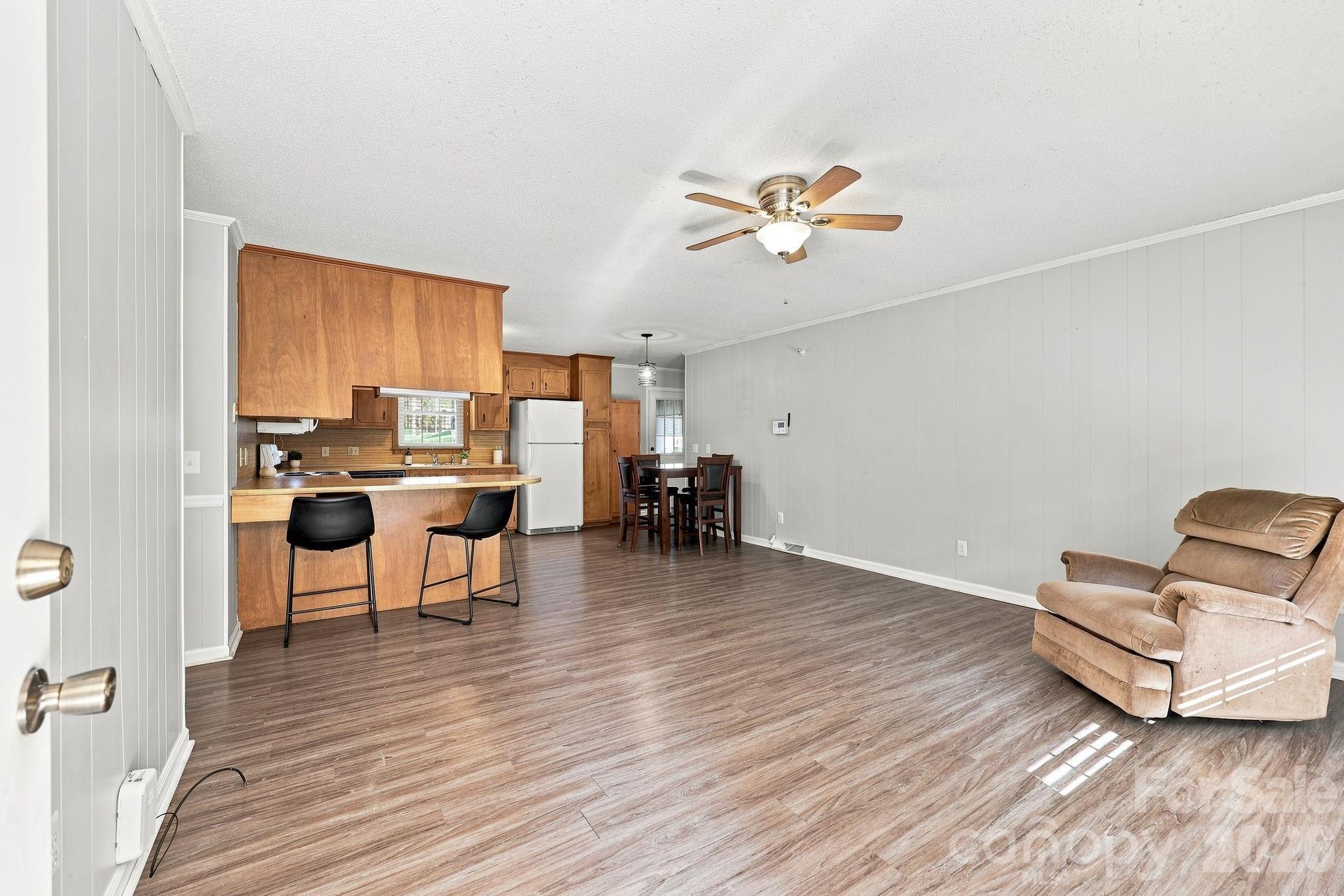 558 Snuggs Street Property Photo 14