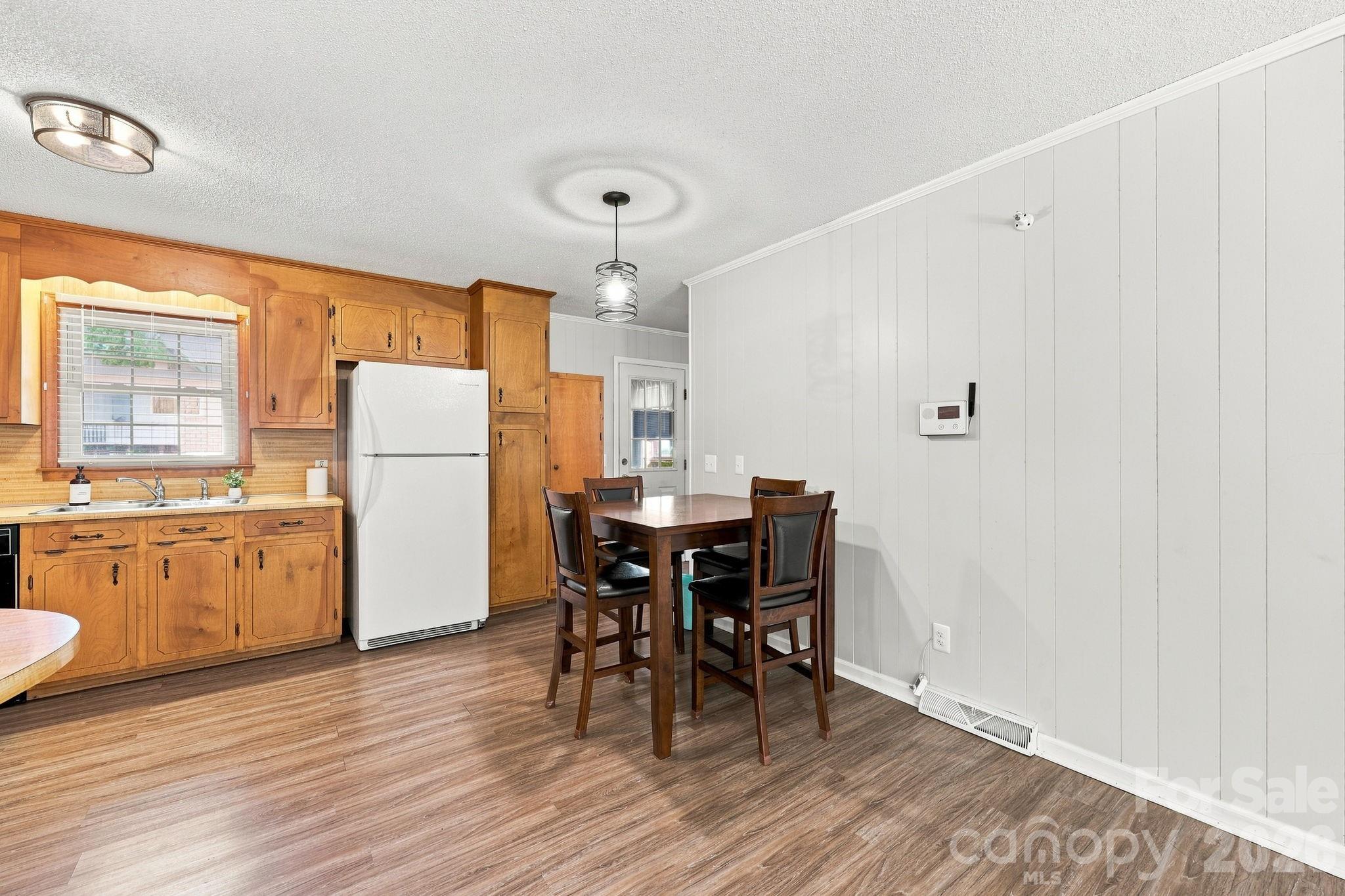 558 Snuggs Street Property Photo 19