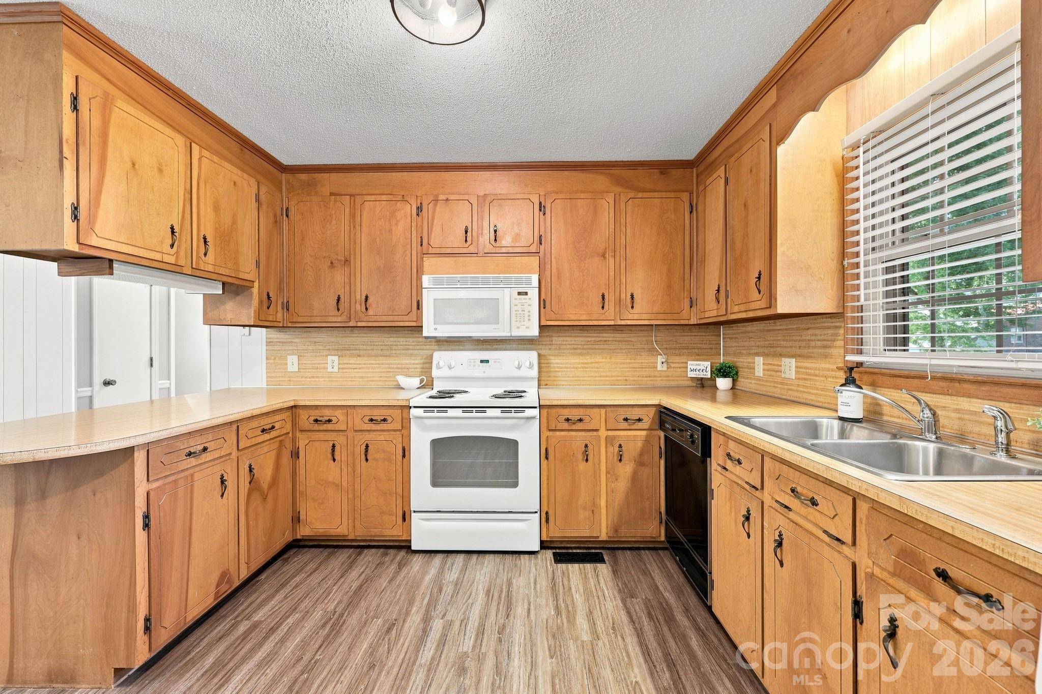 558 Snuggs Street Property Photo 21