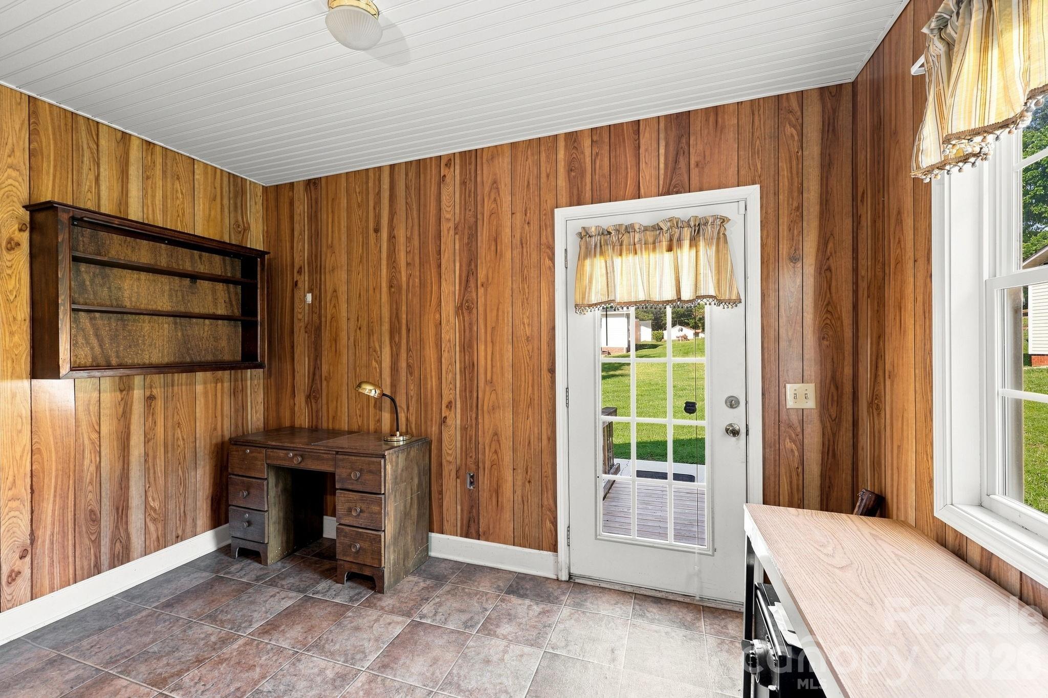 558 Snuggs Street Property Photo 24