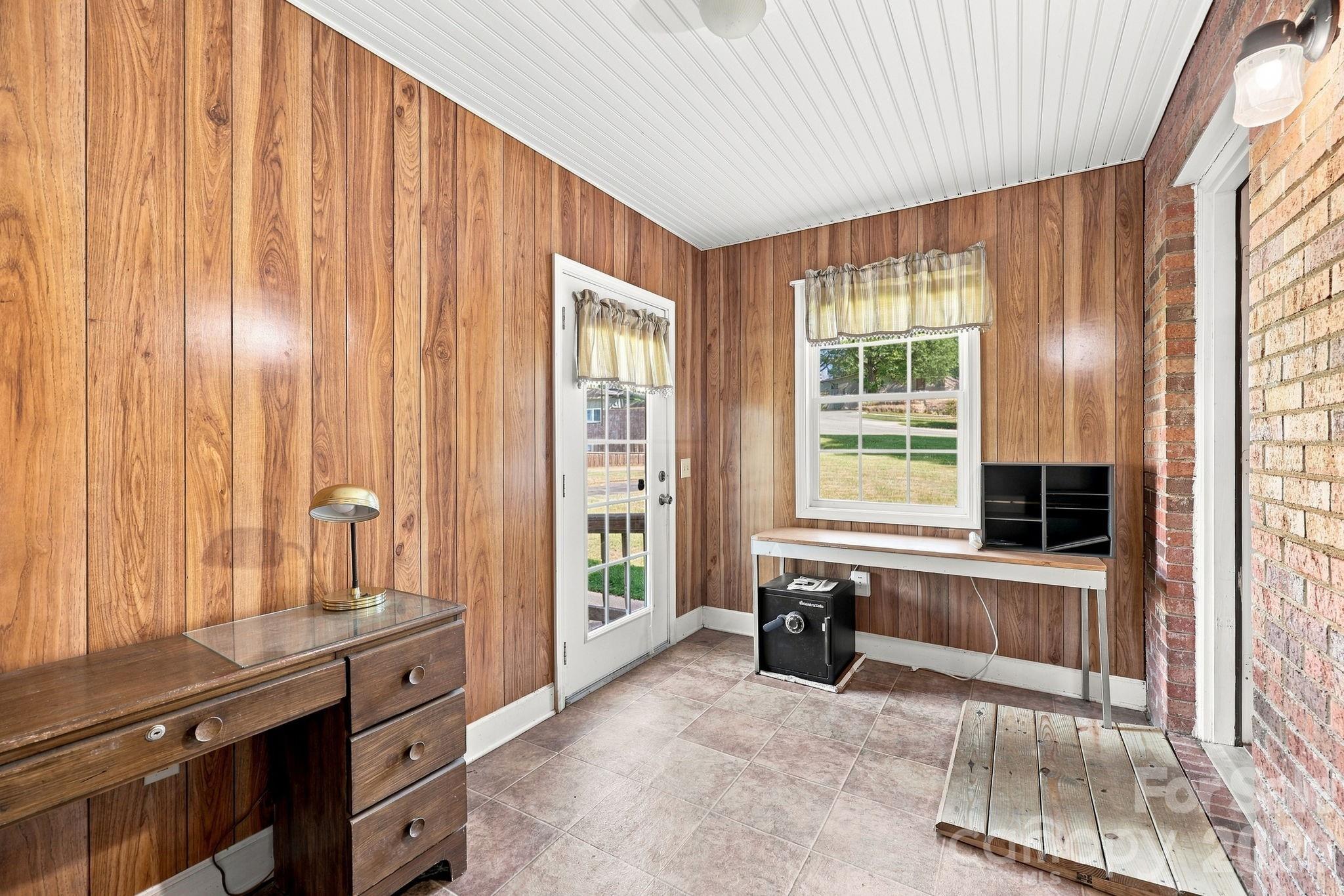 558 Snuggs Street Property Photo 25