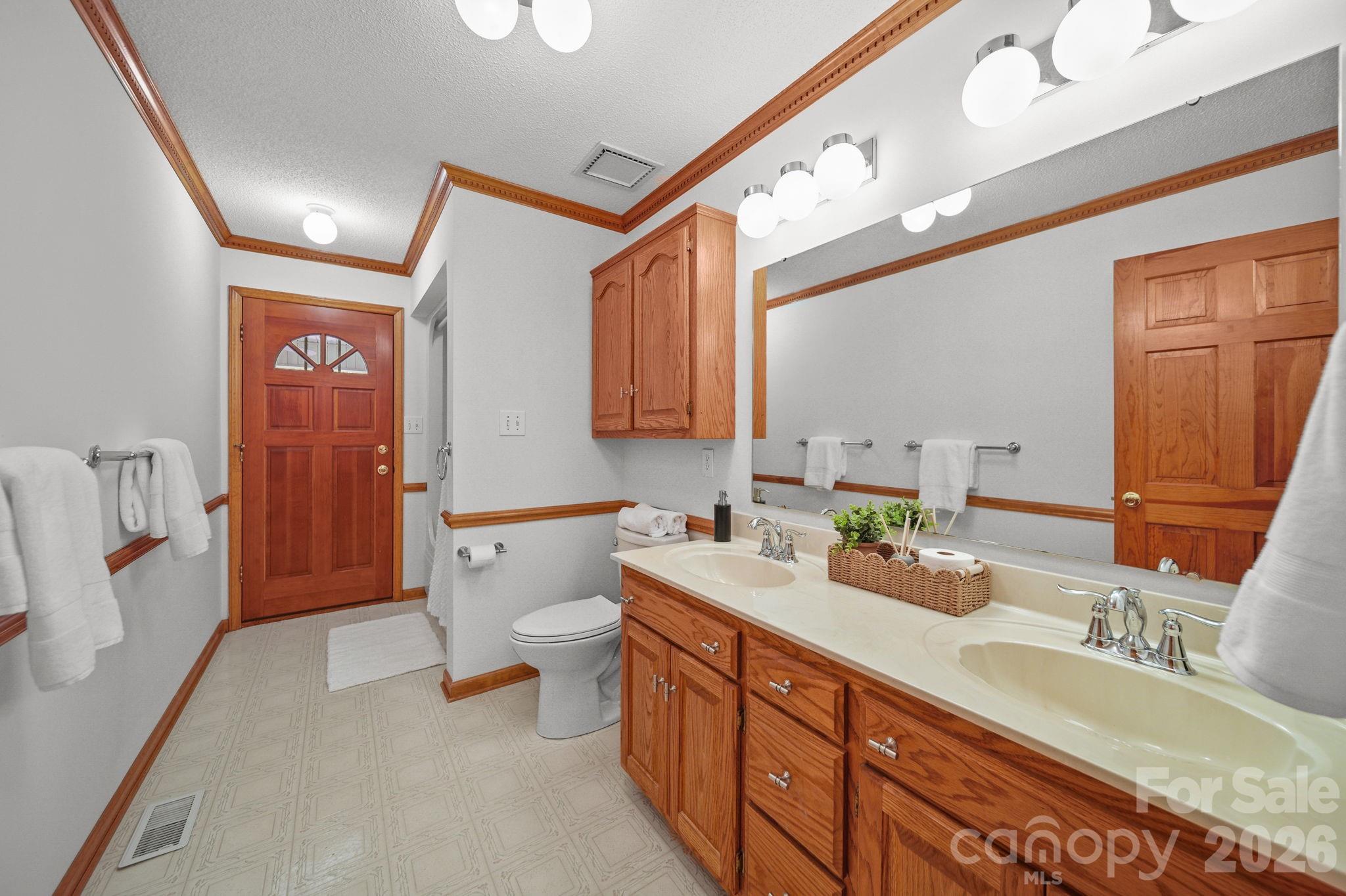 3008 Eaker Drive Property Photo 15