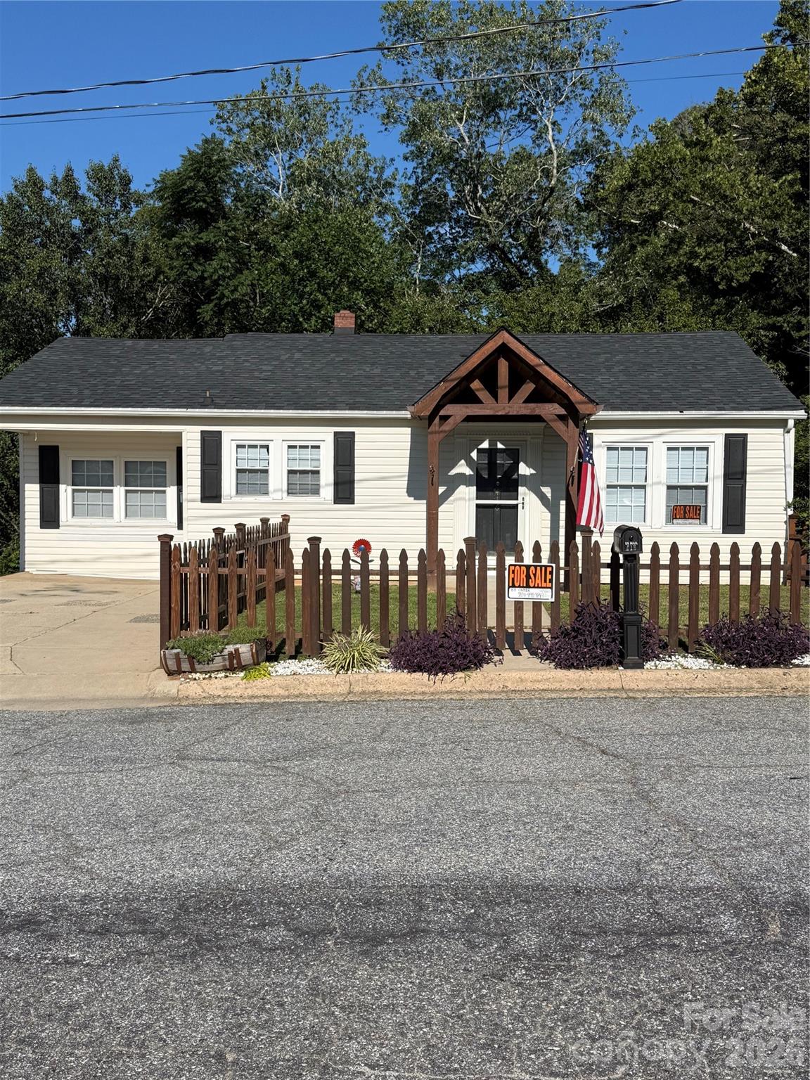 416 Edgewood Drive Property Photo 3