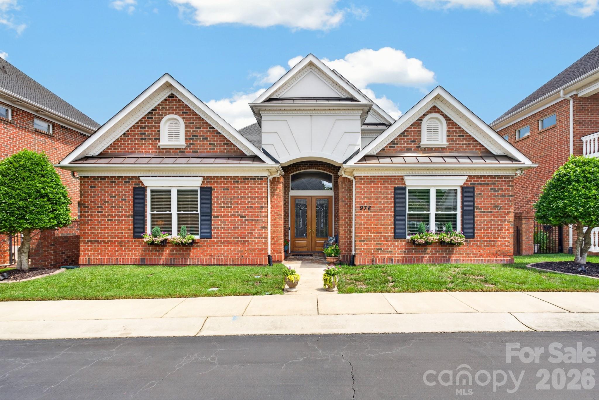 978 Blakeley Walk Property Photo 1