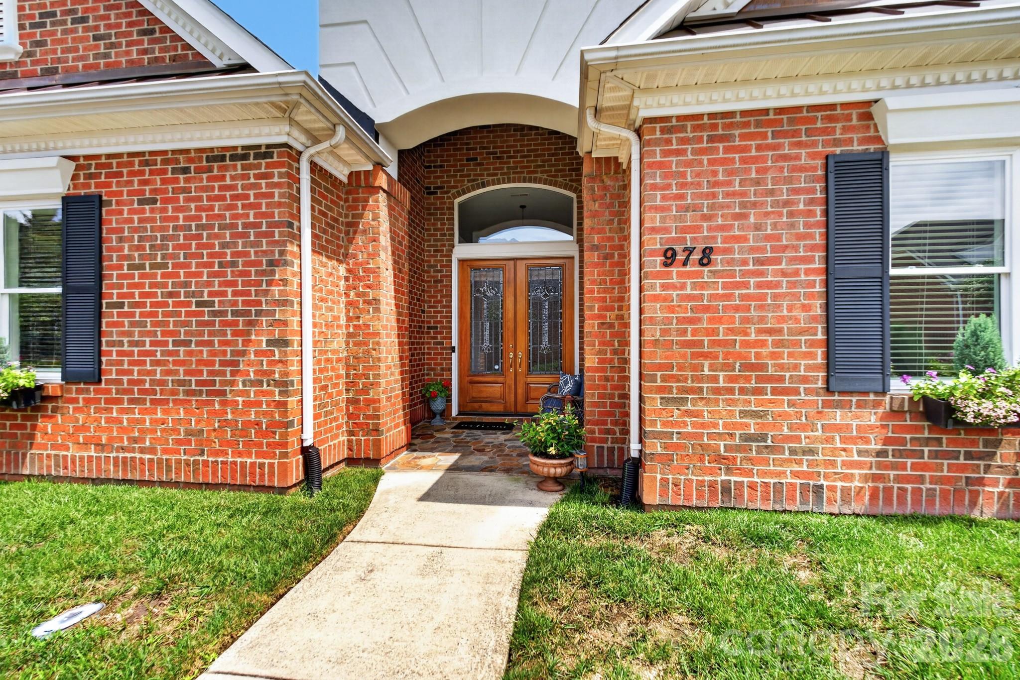 978 Blakeley Walk Property Photo 2