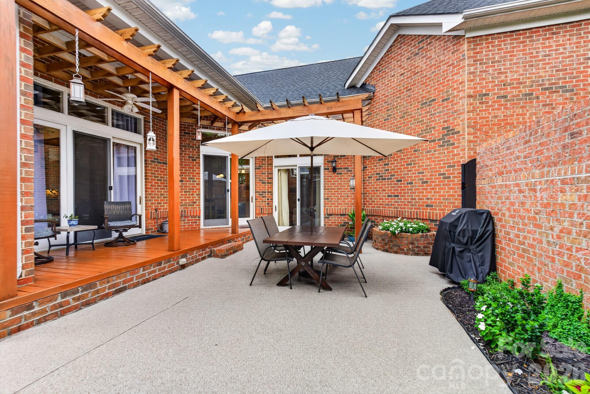 978 Blakeley Walk Property Photo 42