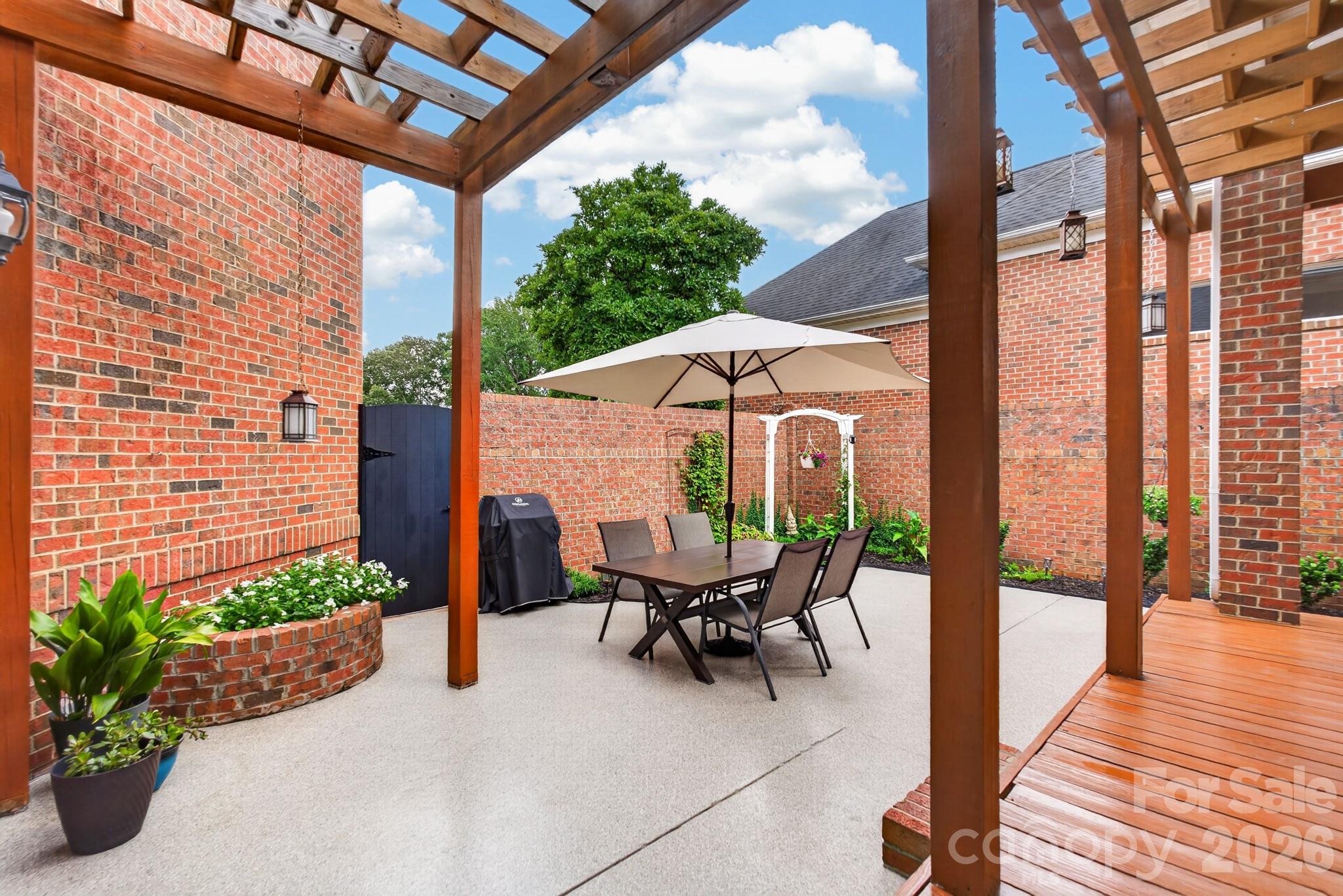 978 Blakeley Walk Property Photo 44
