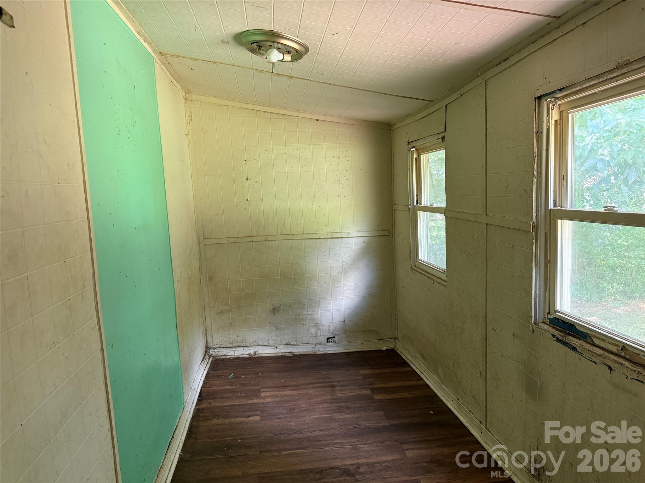 712 N Myrtle Street Property Photo 6