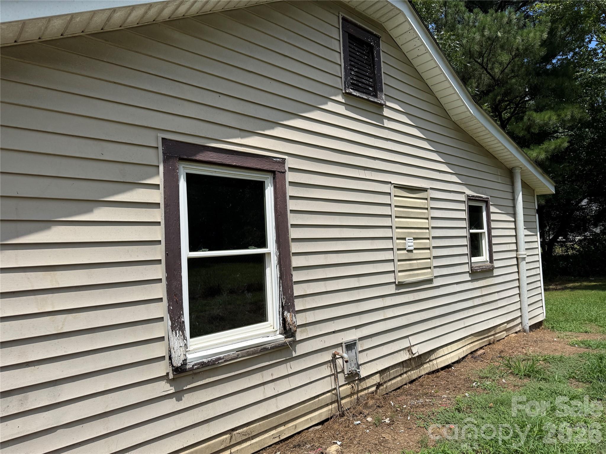 712 N Myrtle Street Property Photo 9