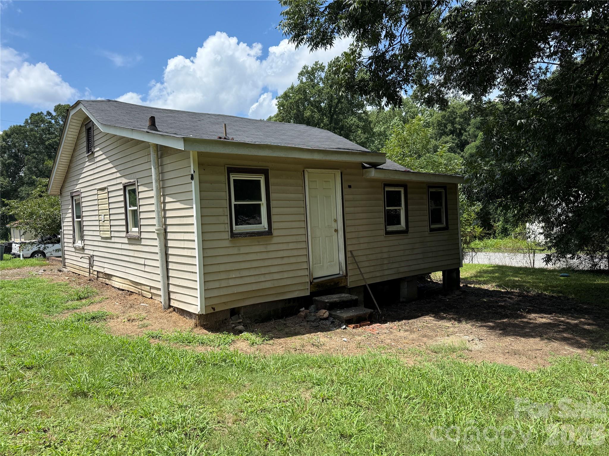 712 N Myrtle Street Property Photo 10