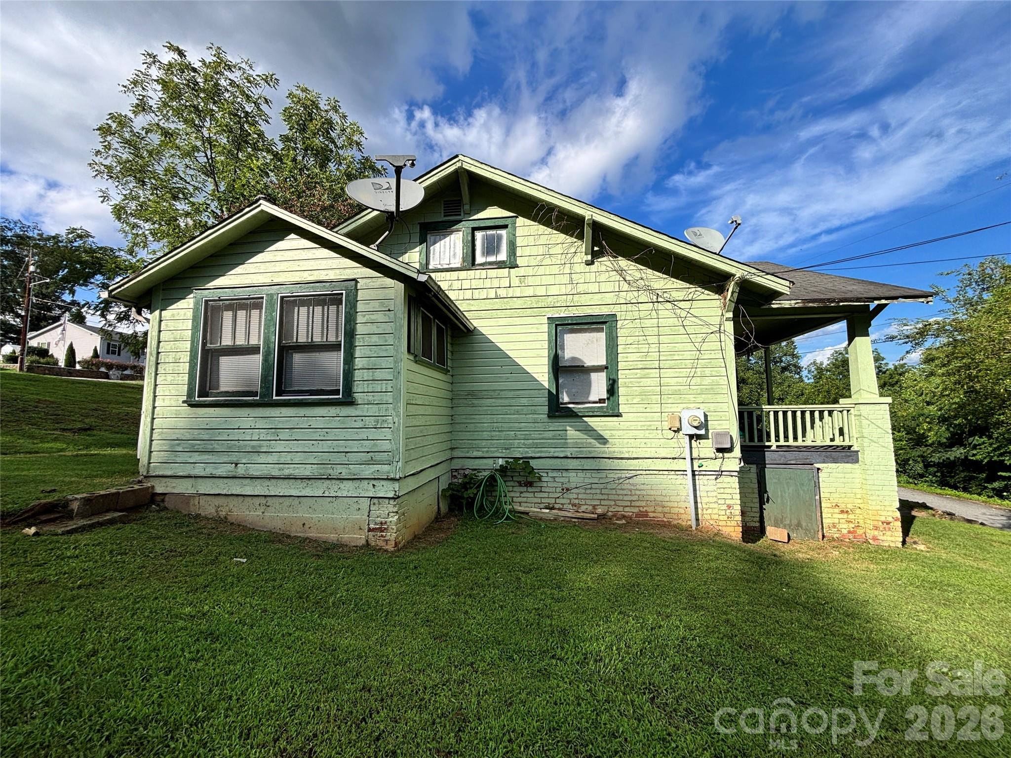 1102 Regal Place Property Photo 1