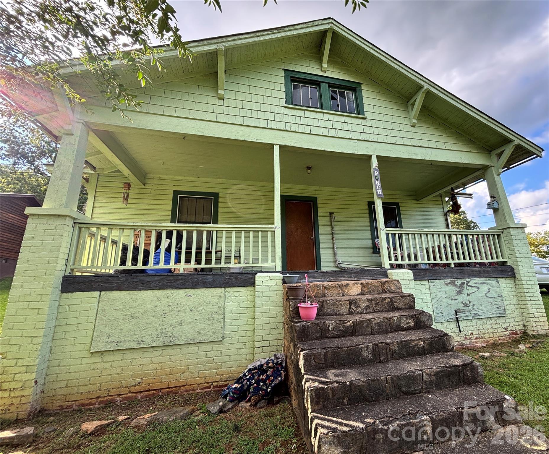 1102 Regal Place Property Photo 3