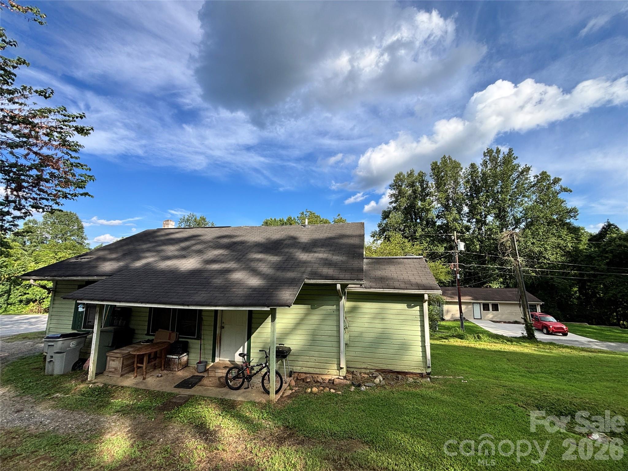 1102 Regal Place Property Photo 4