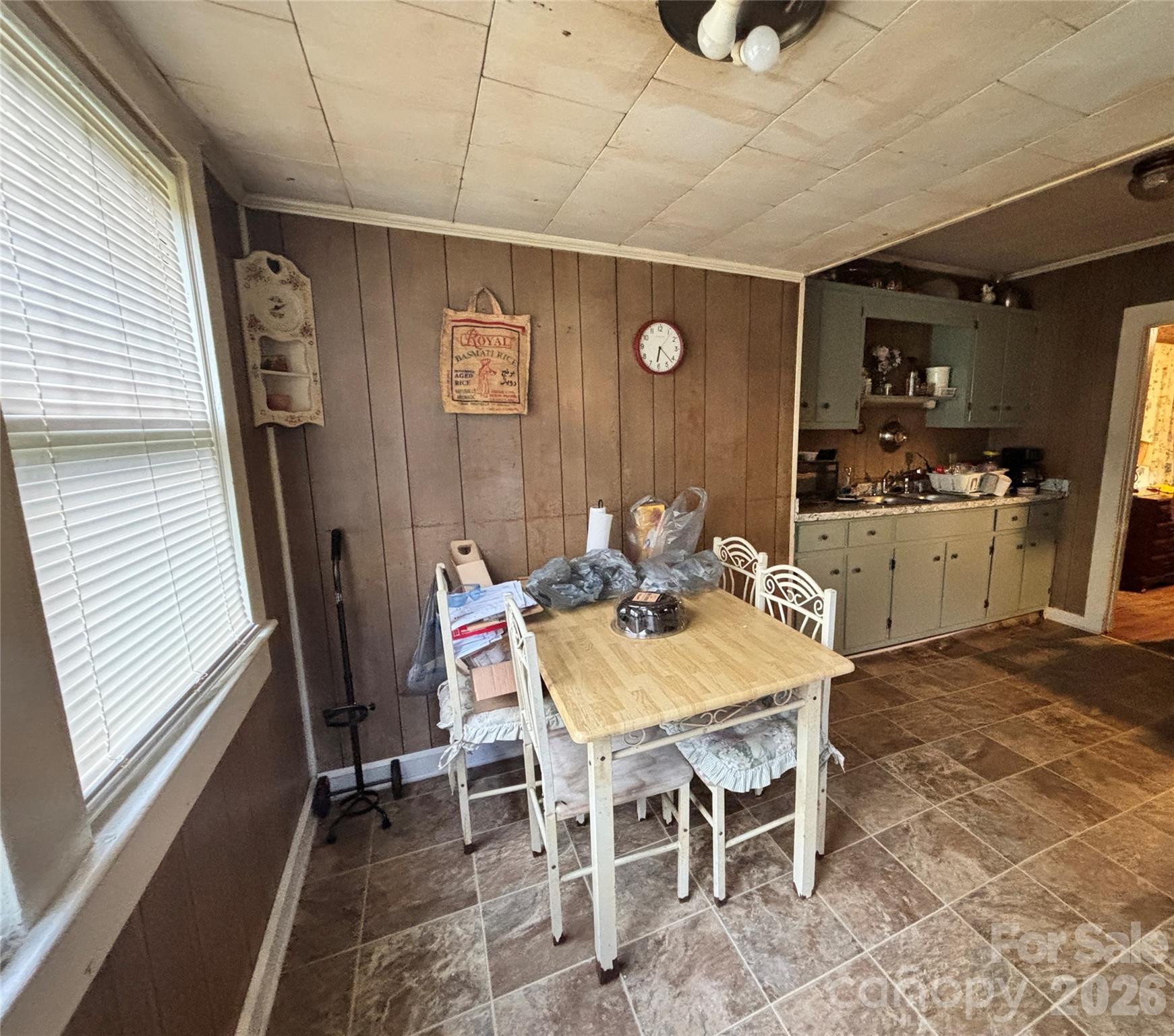 1102 Regal Place Property Photo 7