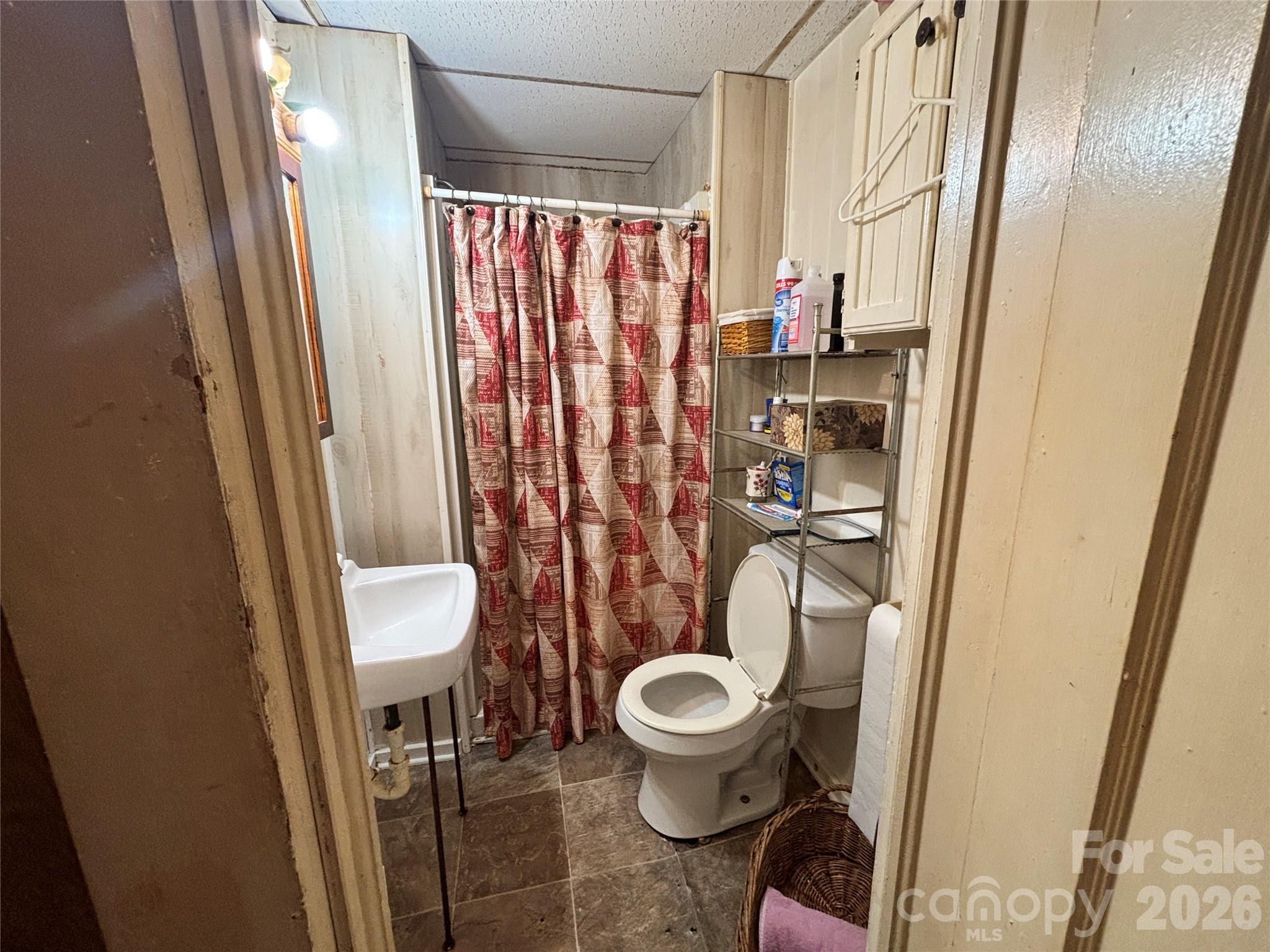 1102 Regal Place Property Photo 10
