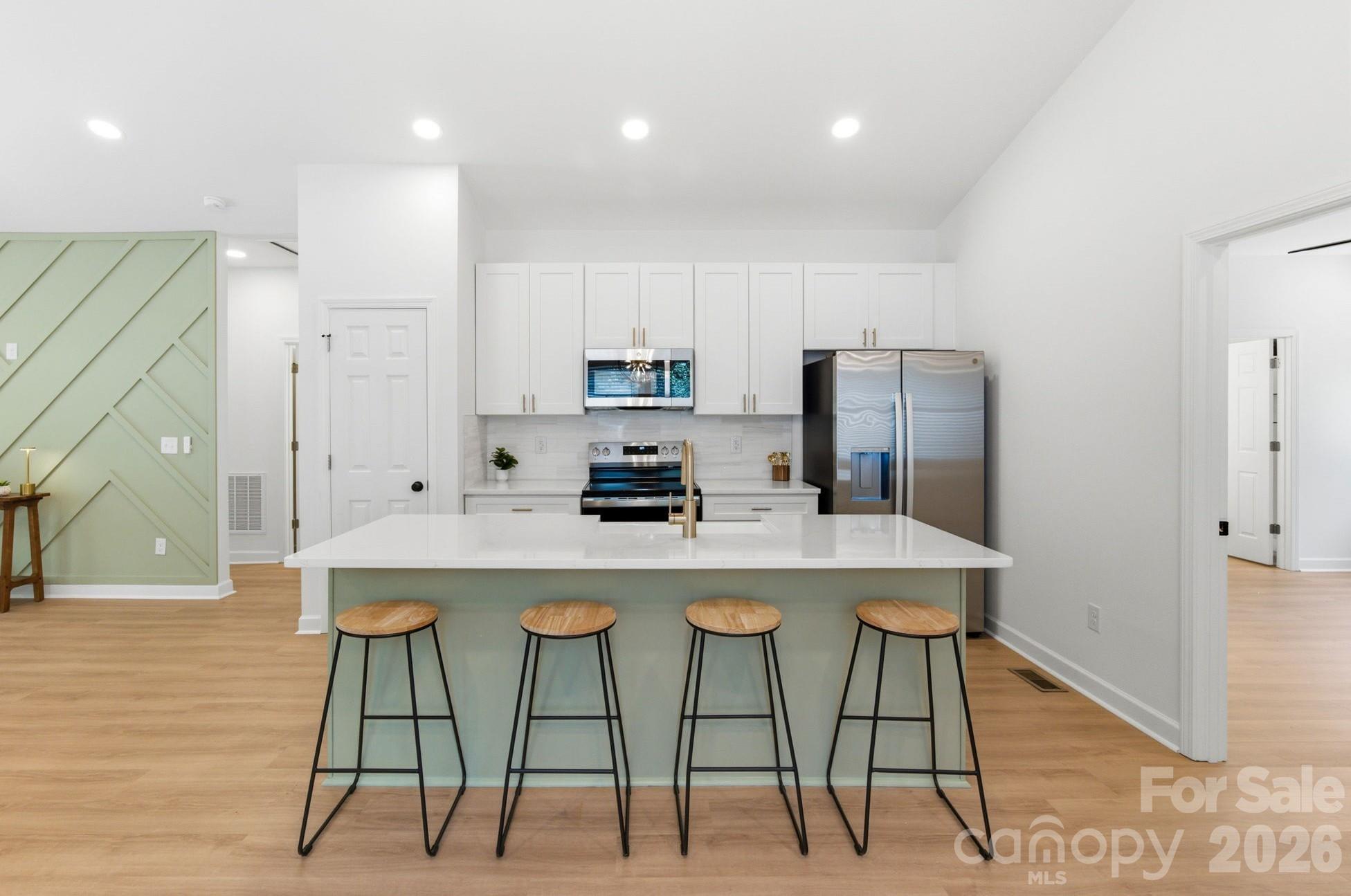 405 E Hill Drive Property Photo 11
