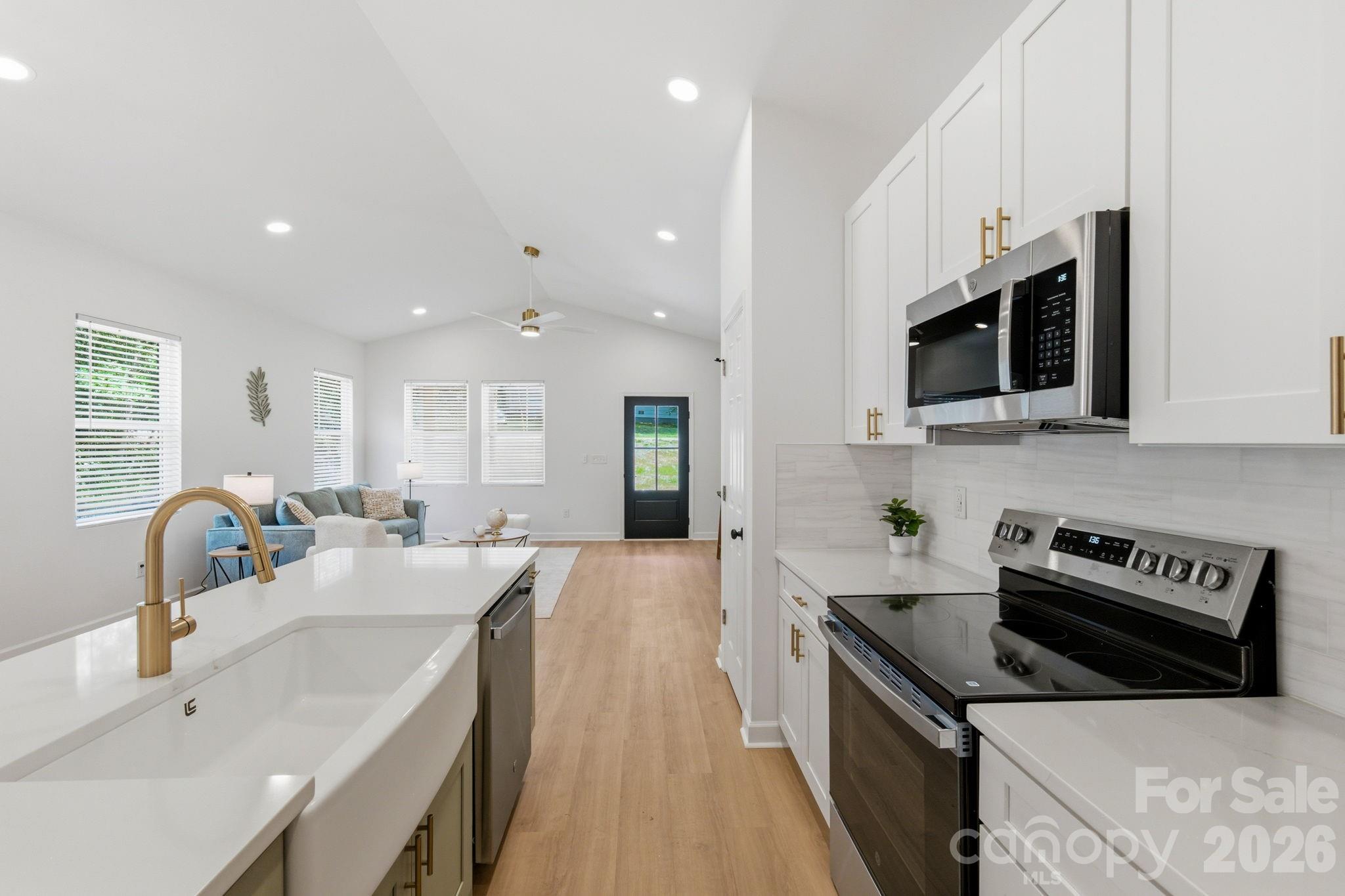 405 E Hill Drive Property Photo 13