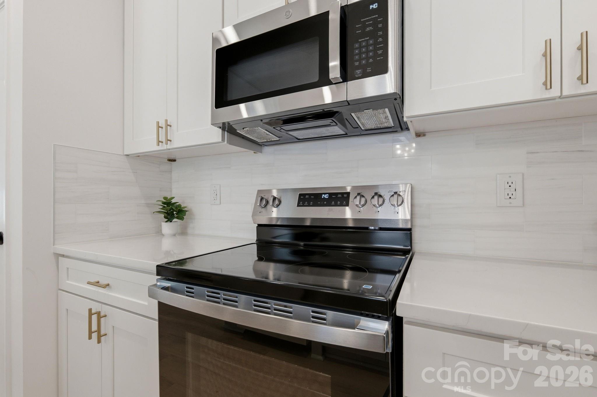 405 E Hill Drive Property Photo 14