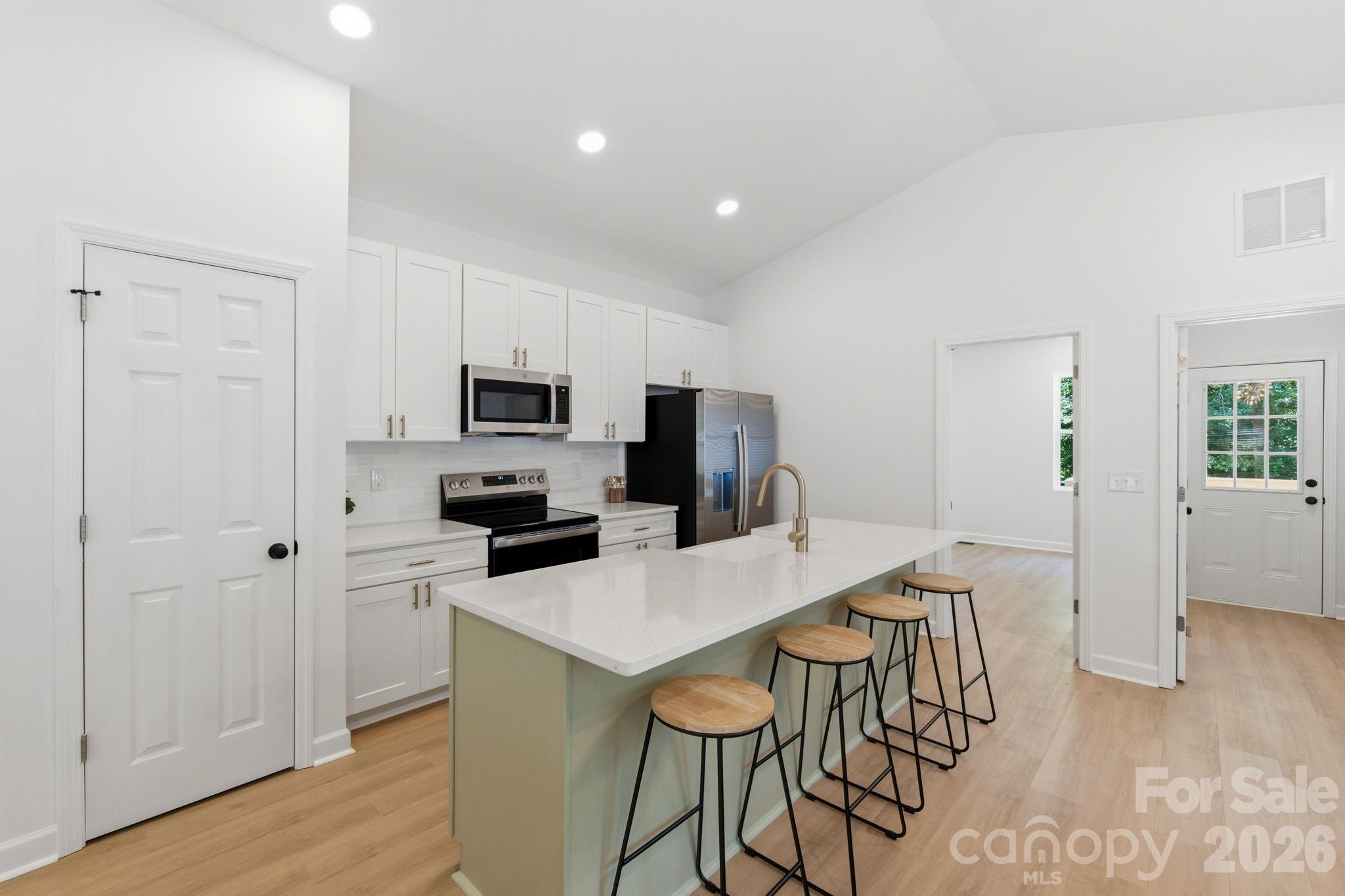 405 E Hill Drive Property Photo 15