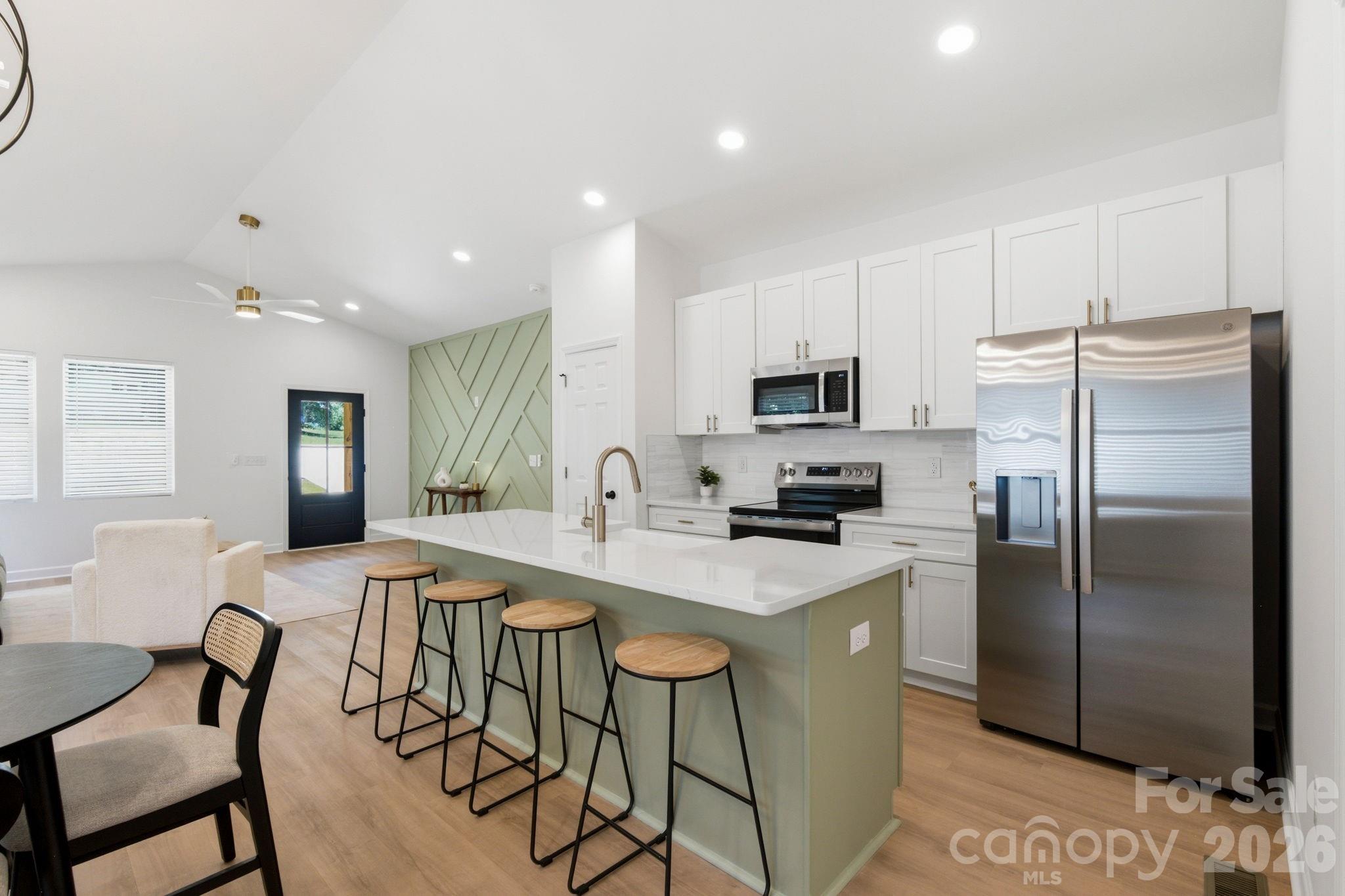 405 E Hill Drive Property Photo 16