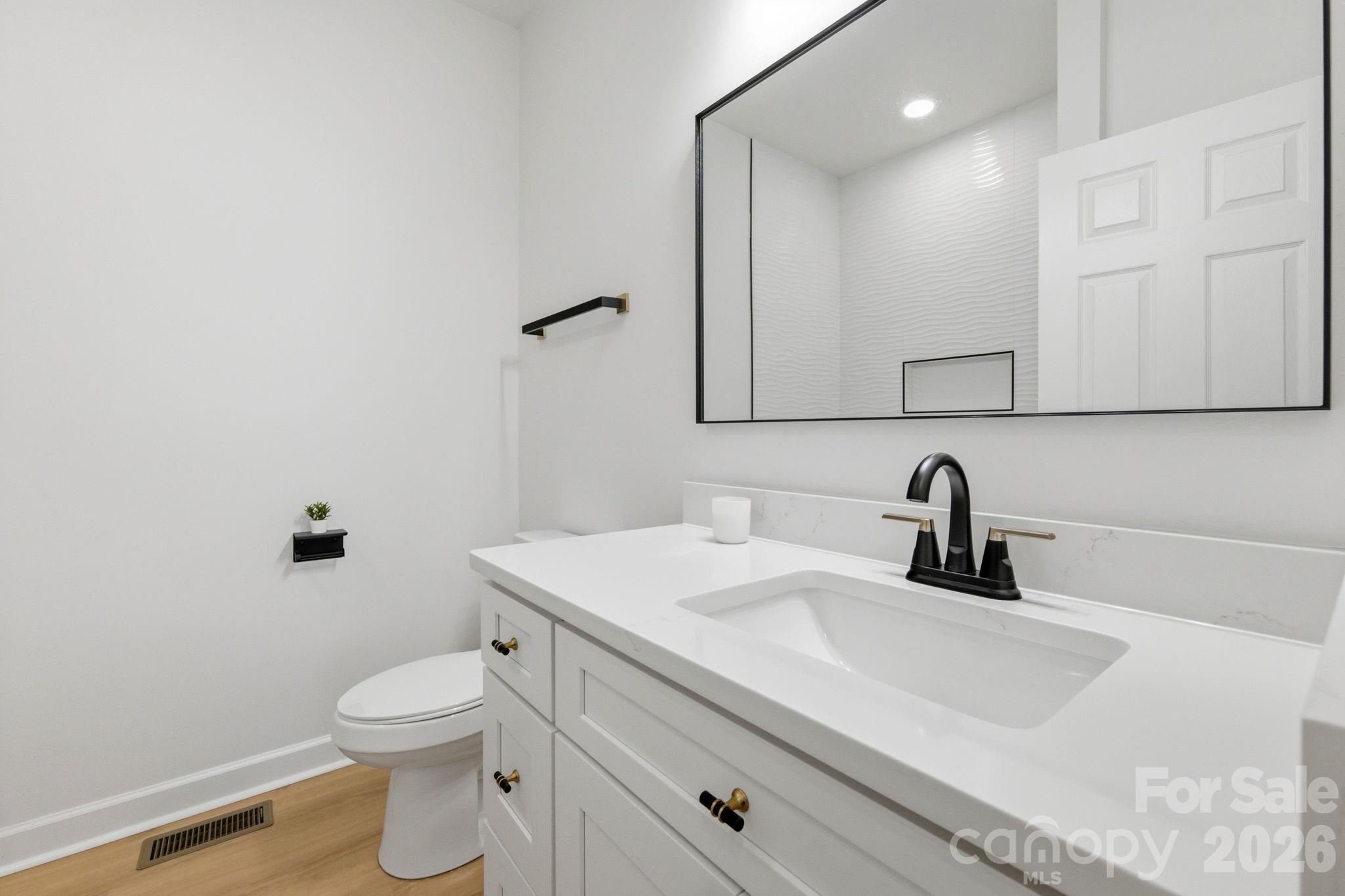 405 E Hill Drive Property Photo 28