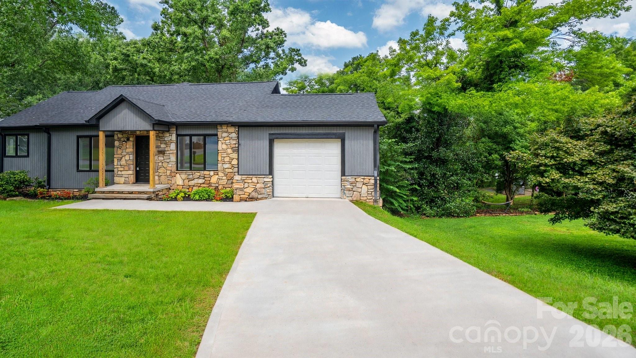 102 Falls Street Property Photo 4