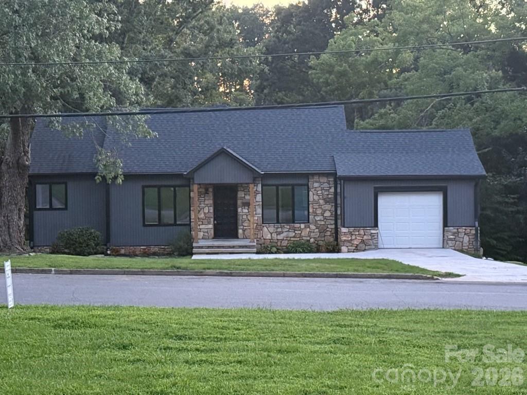 102 Falls Street Property Photo 5