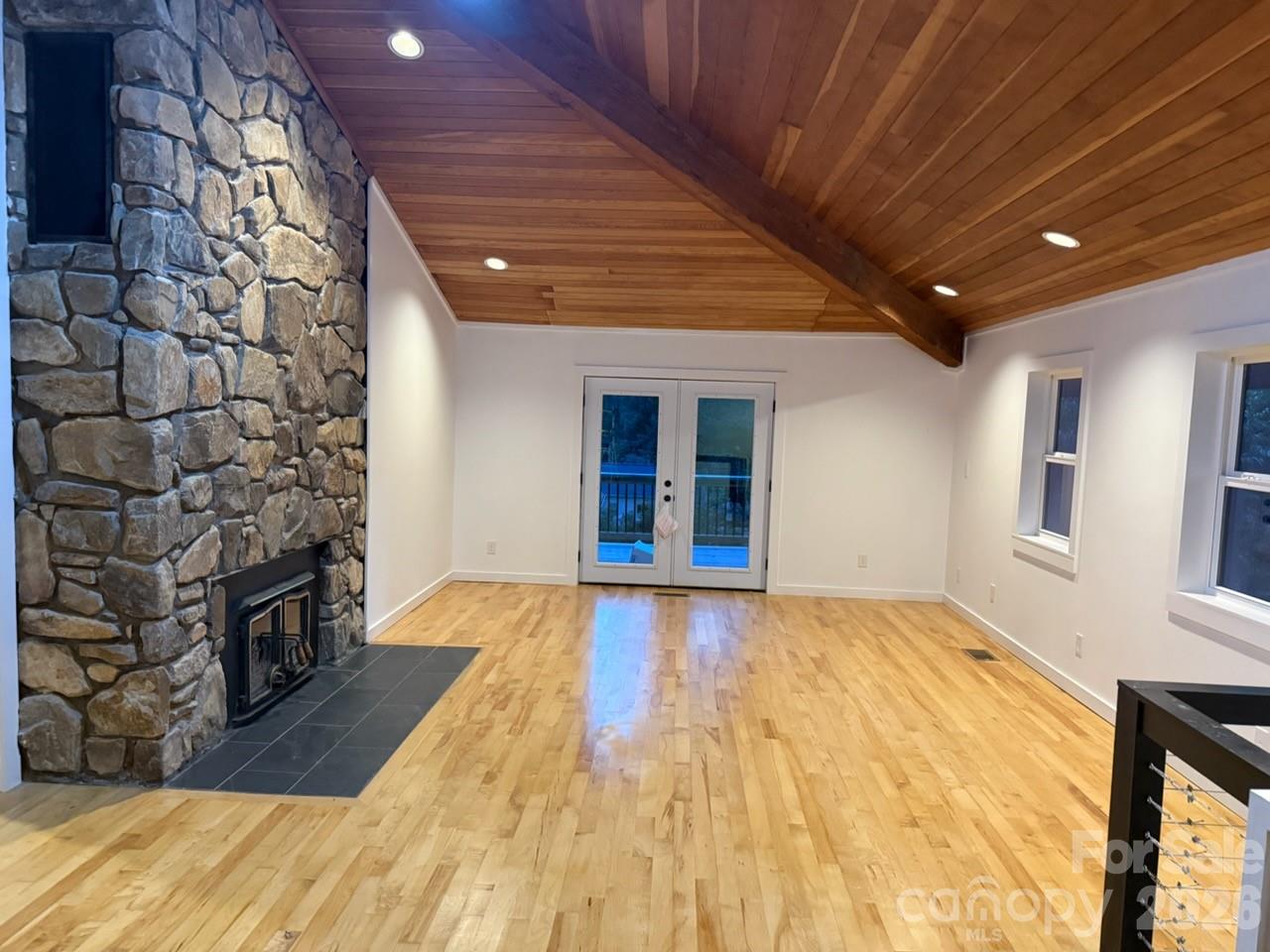 102 Falls Street Property Photo 6
