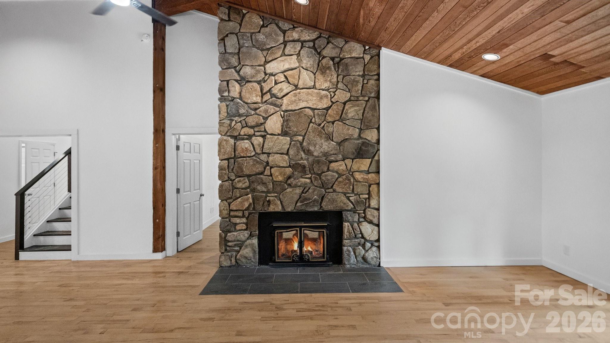 102 Falls Street Property Photo 8