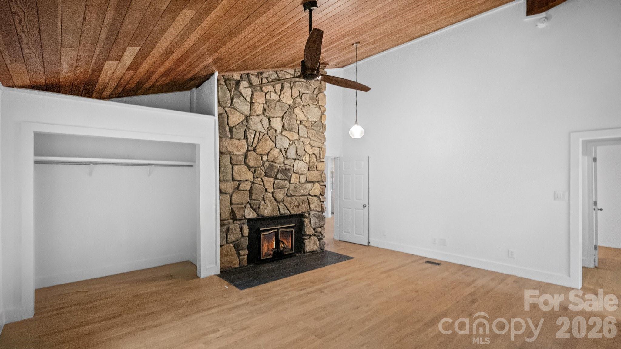 102 Falls Street Property Photo 10