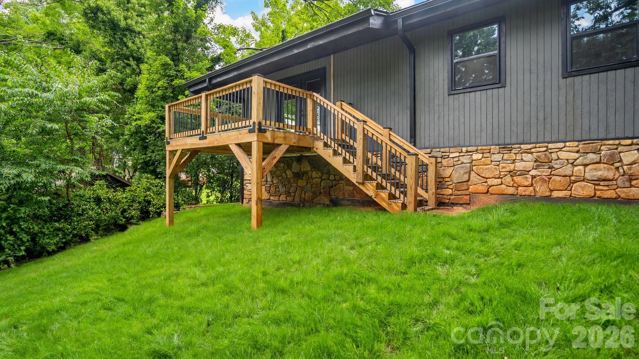 102 Falls Street Property Photo 22