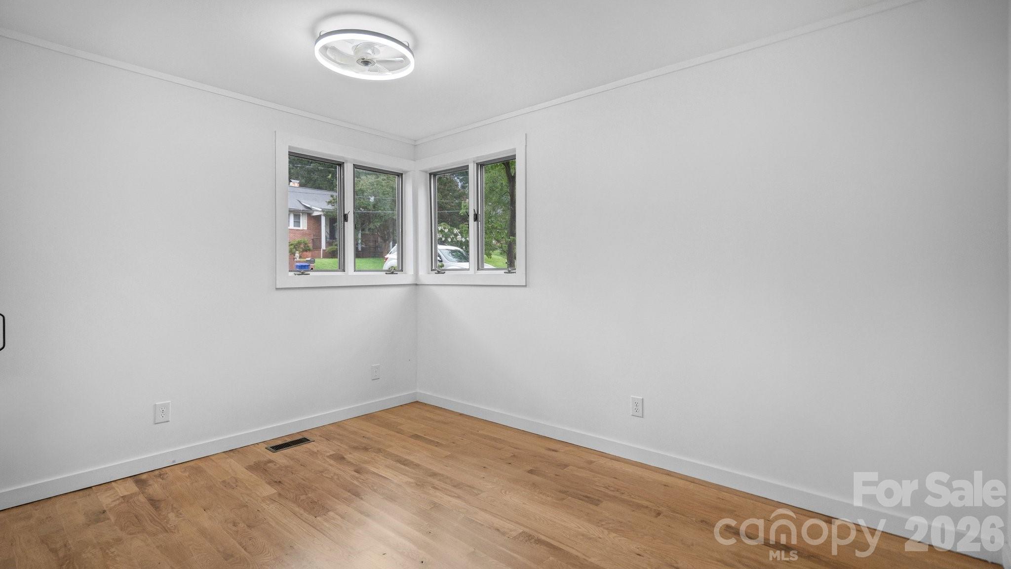 102 Falls Street Property Photo 28