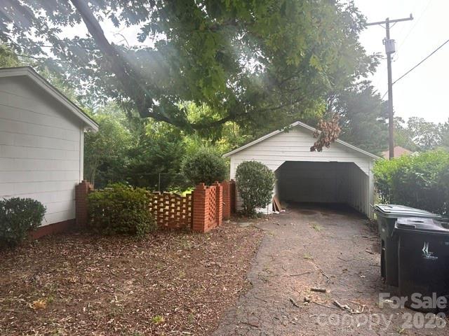 100 N West Street Property Photo 4