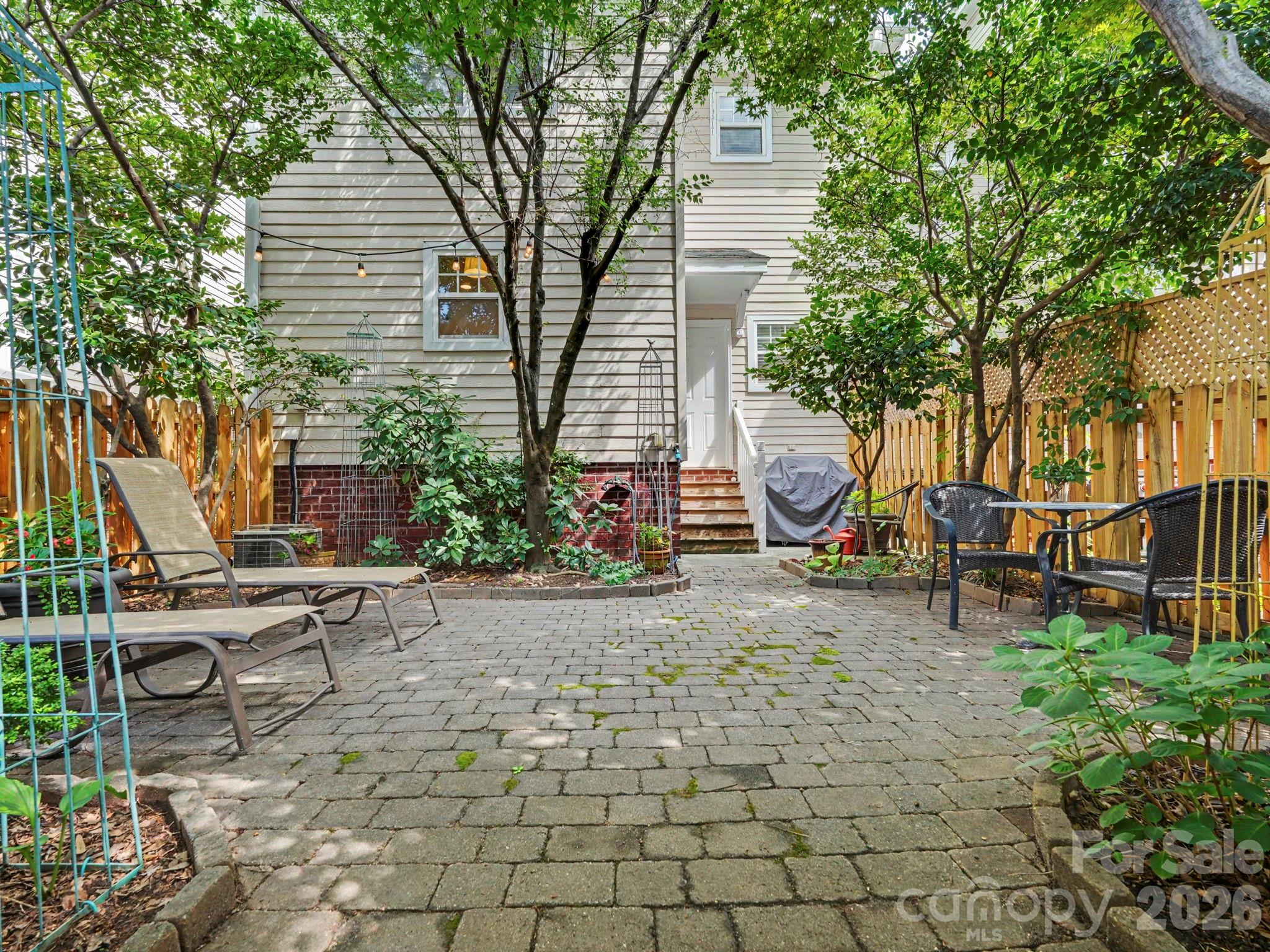 1016 W 1st Street Property Photo 31
