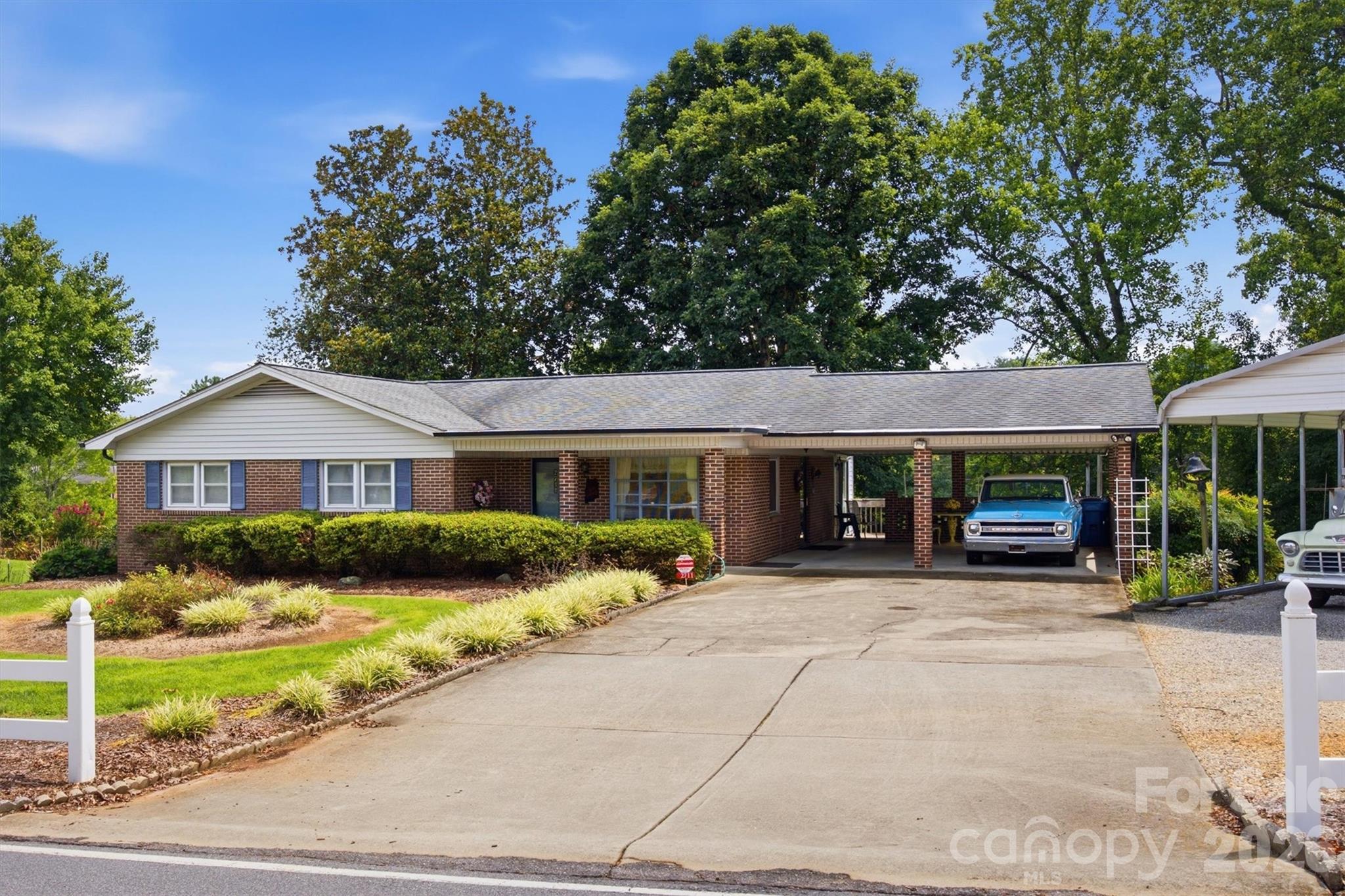 2711 Fairway Acres Circle Property Photo 1