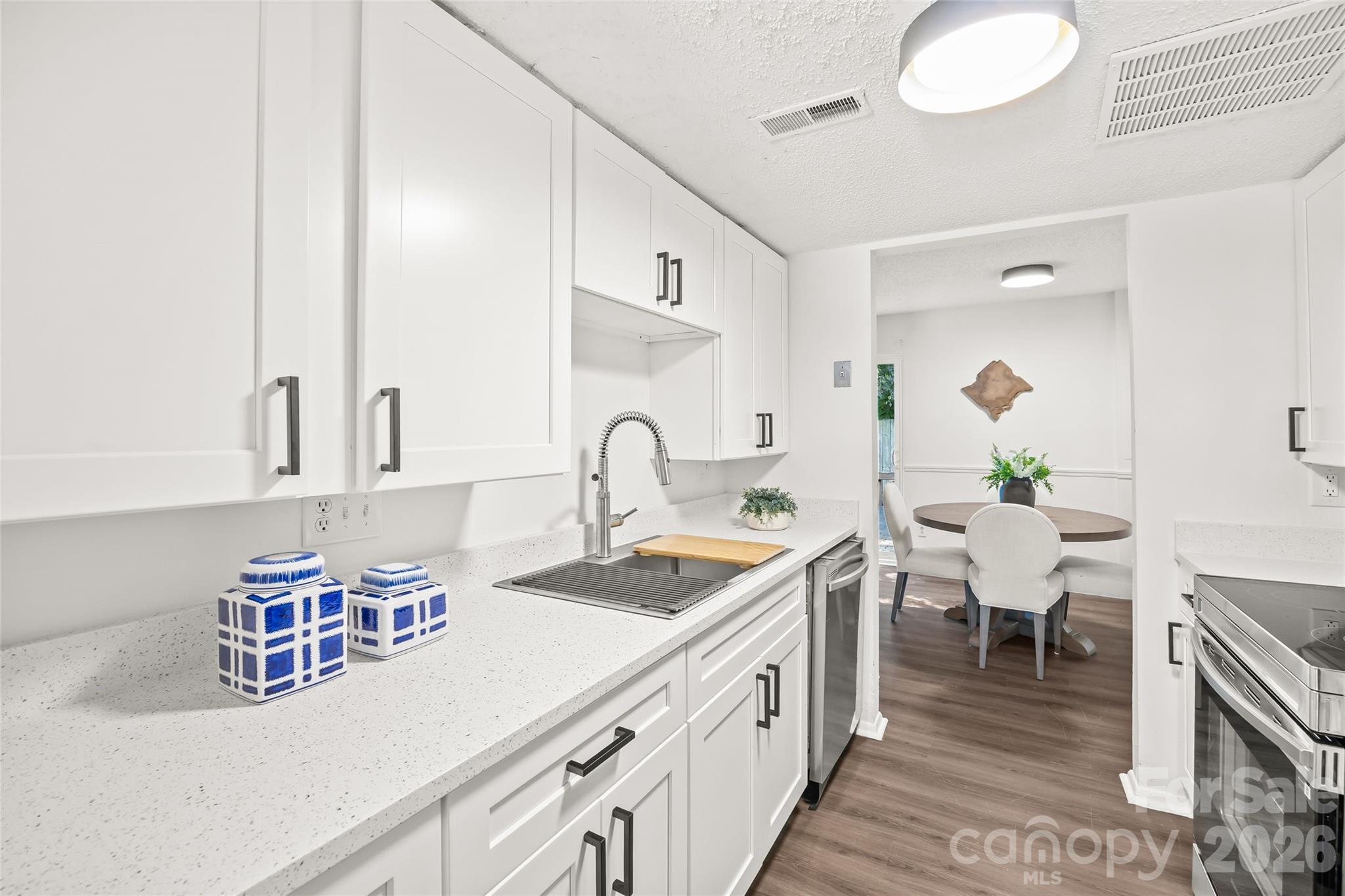 8254 Knights Bridge Road Property Photo 6